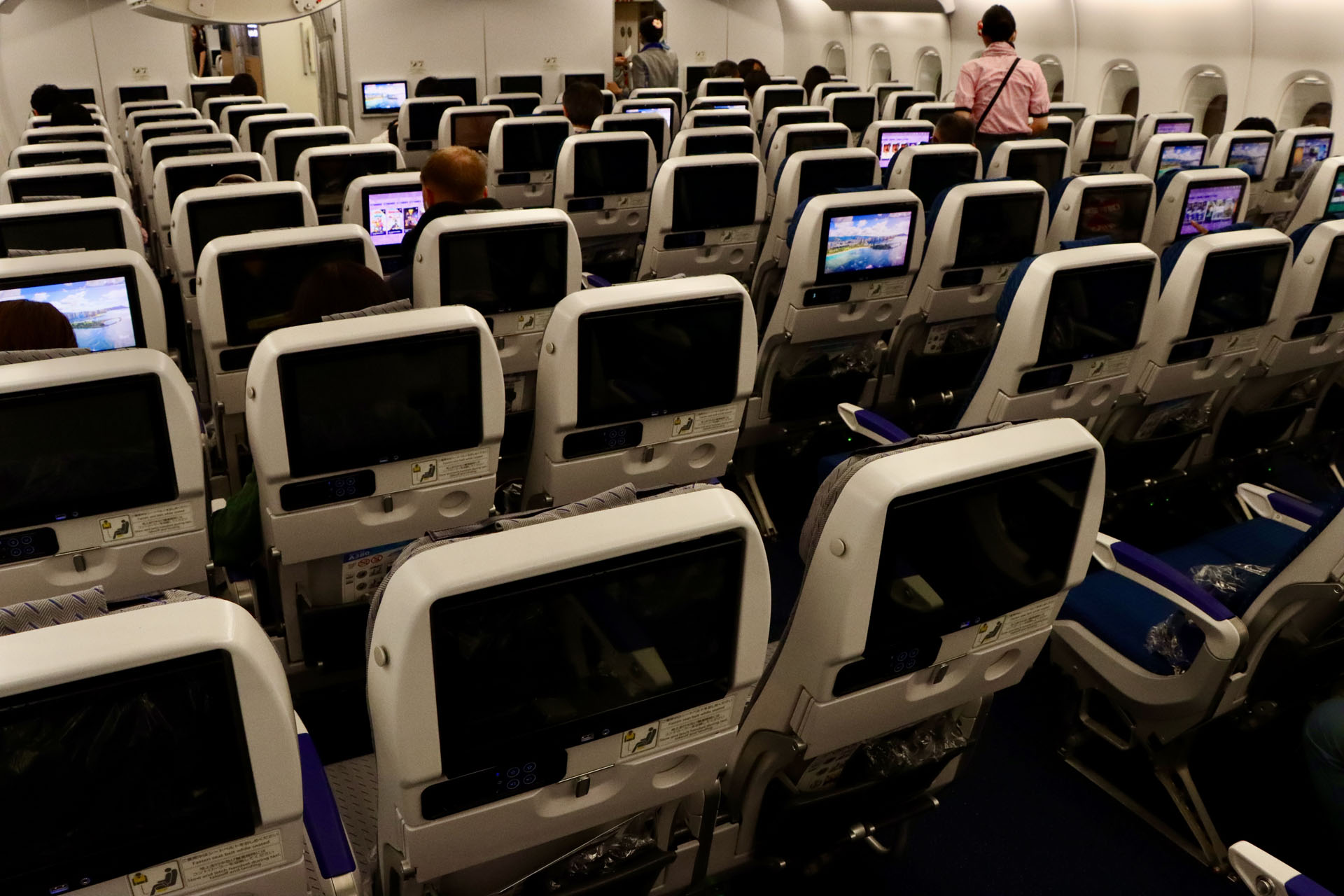 機内は座席数全520席