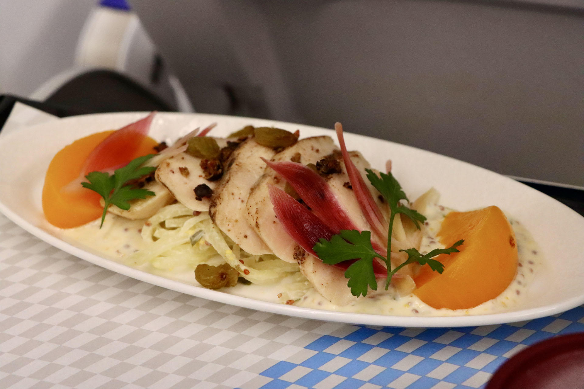 スパイシーチキンと青パパイヤのサラダ