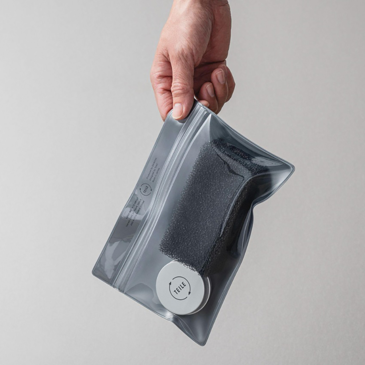 軽量でアウトドアなどにも