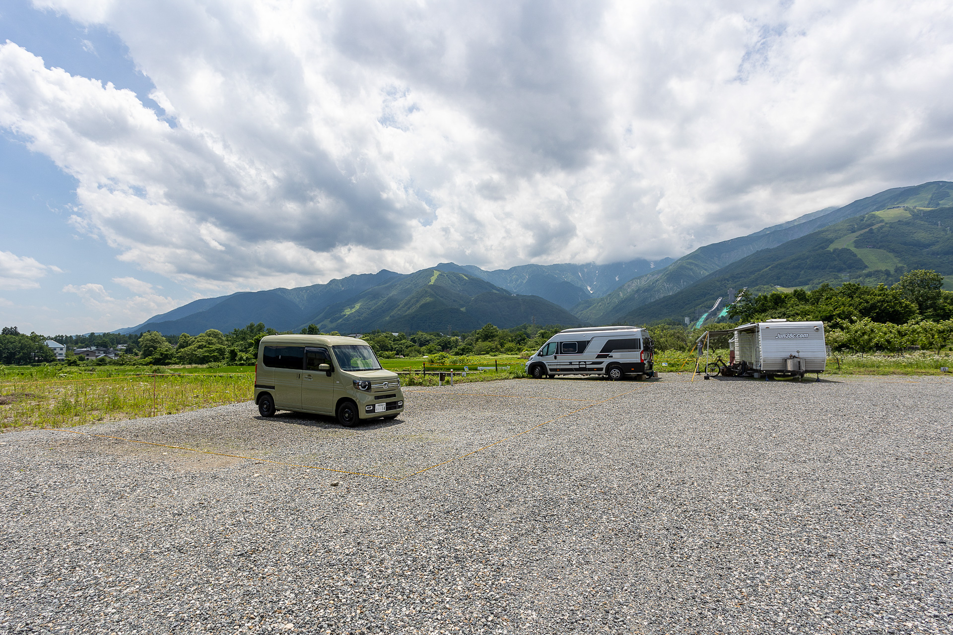 今回は12番サイトを借りた。景色は素晴らしいが、晴れていたらなお絶景という