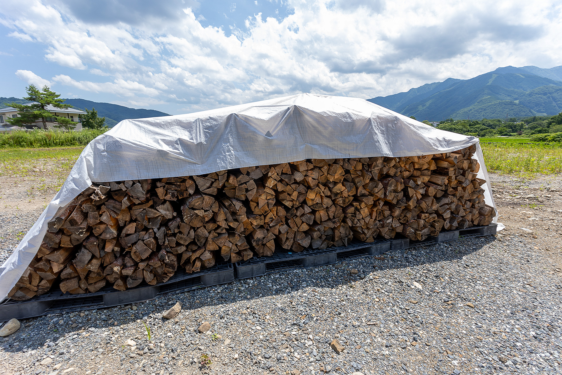 たき火台を使ってのたき火はOK。薪の販売もあるし薪の持ち込みもOKとのこと