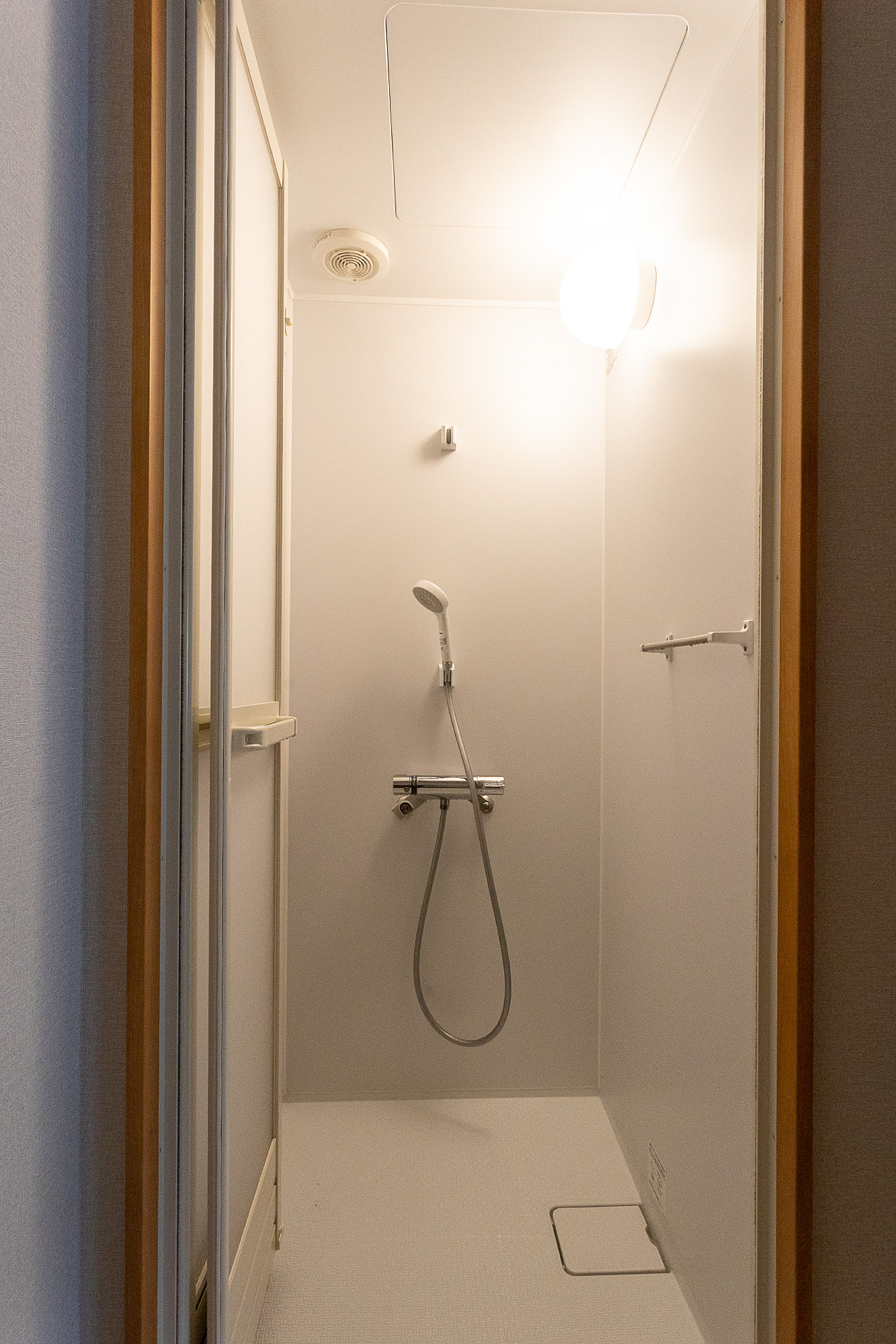 シャワールーム。ボディソープ、シャンプー、トリートメントは常備している