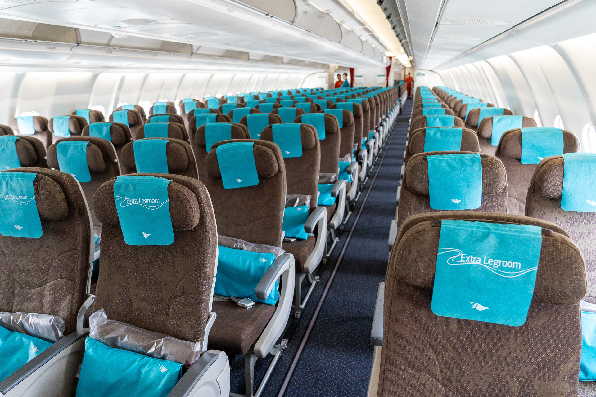 エコノミークラスは2-4-2の座席配列