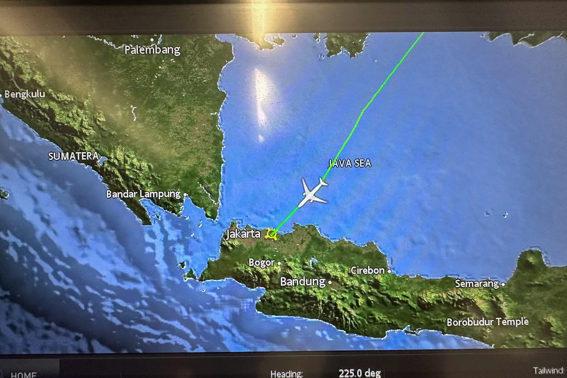 そろそろジャカルタに到着
