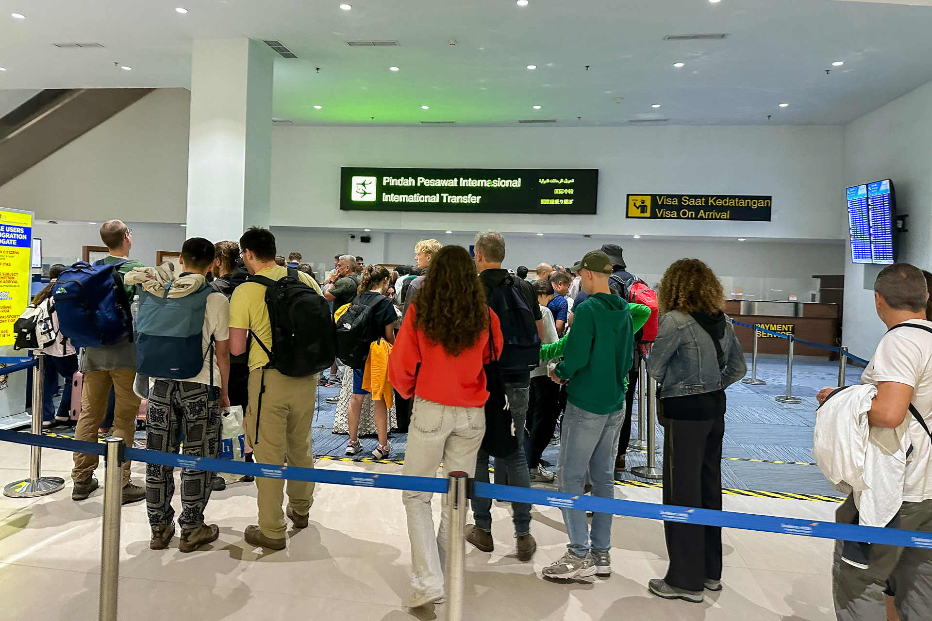 混雑していたVOA申請カウンター。やっぱりe-VOAを取っておいてよかった！