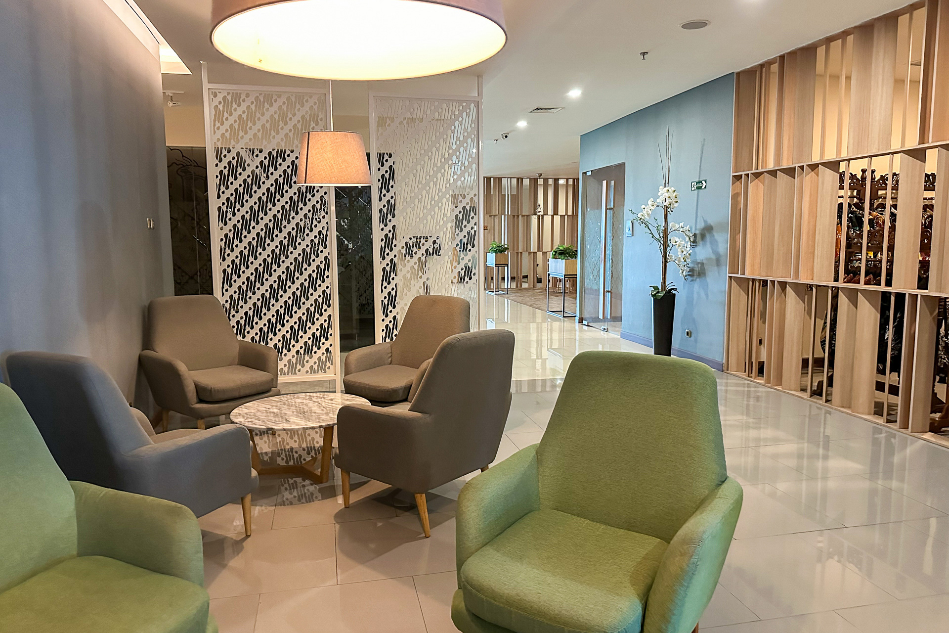 明るくて清潔感ある印象の内装