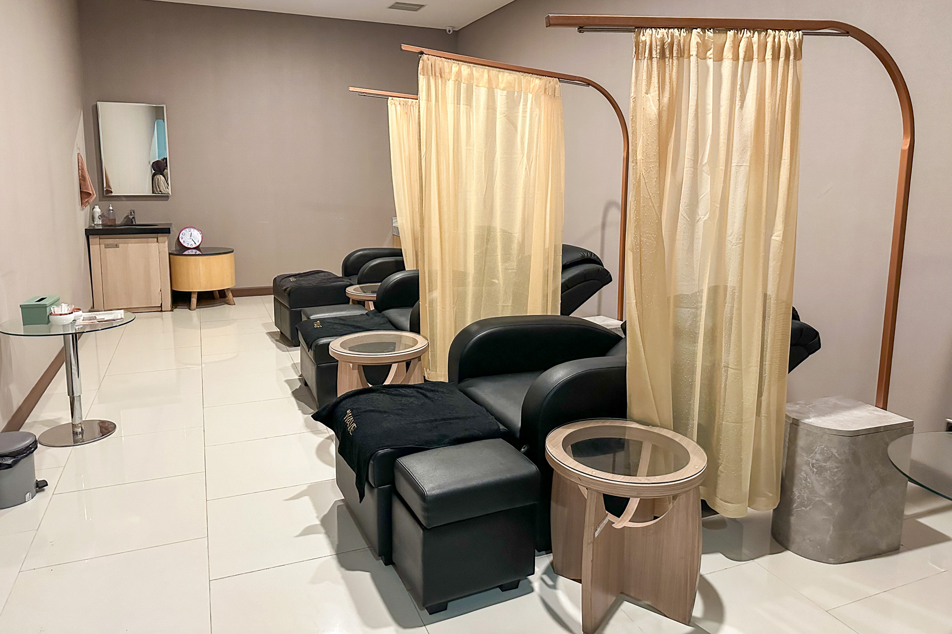 リフレクソロジーなどが受けられるお部屋も