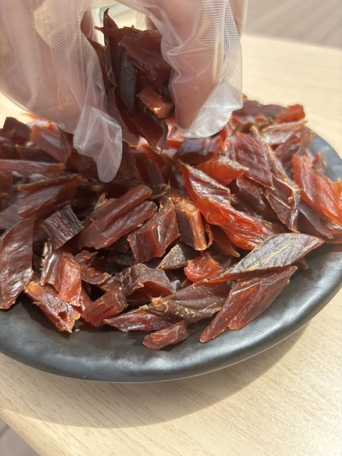 「鮭とばの詰め放題」（756円）と「鮭ジャーキーの詰め放題」（540円）を実施