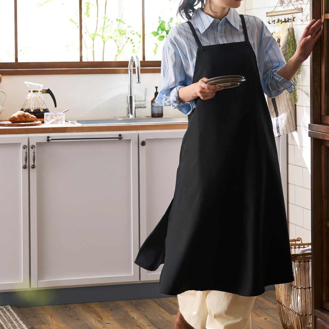 「はっ水加工のワンピース風エプロン」