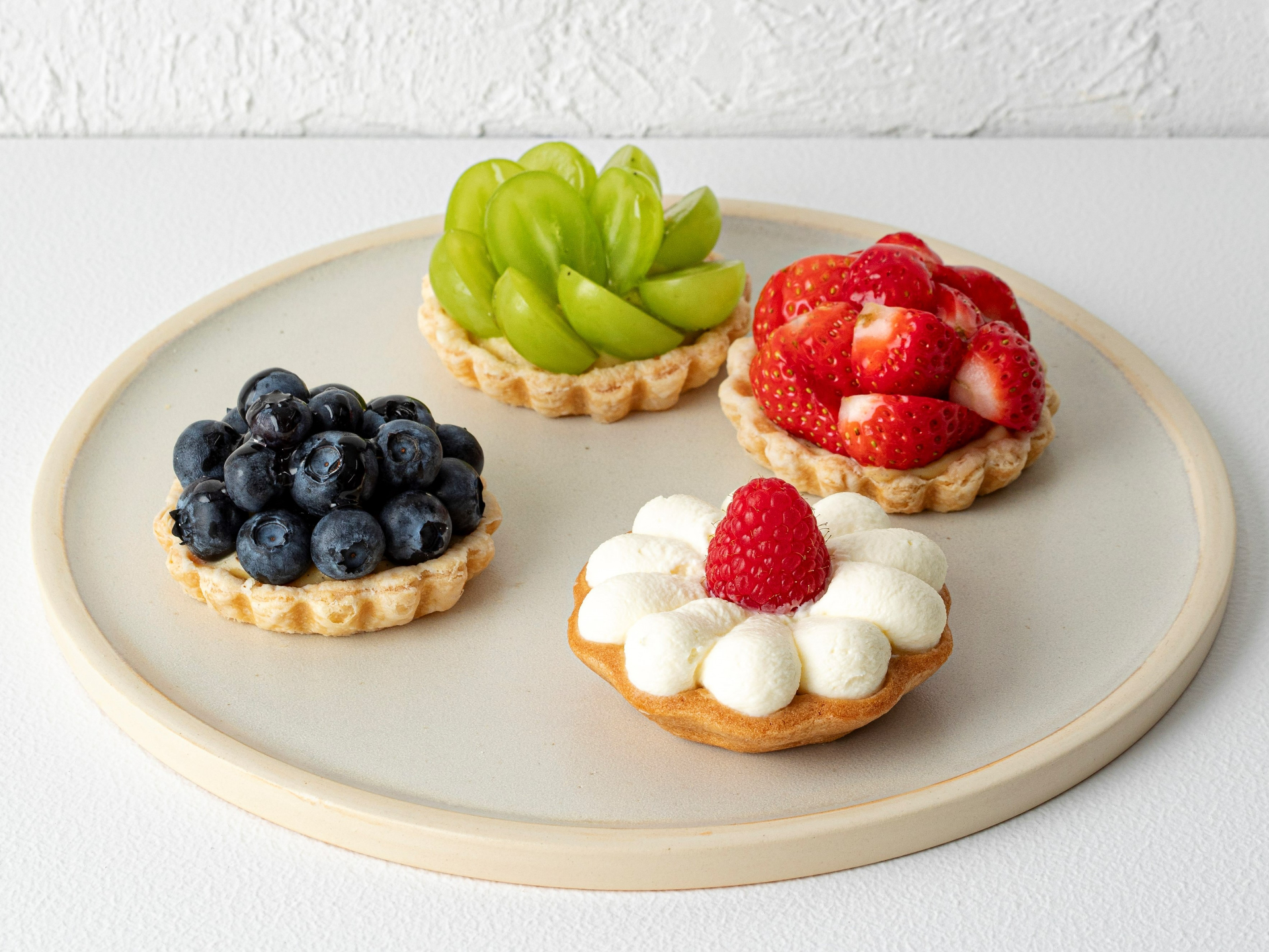 「季節・旬のフルーツを使用したタルティミニ各種」（1個600円～）