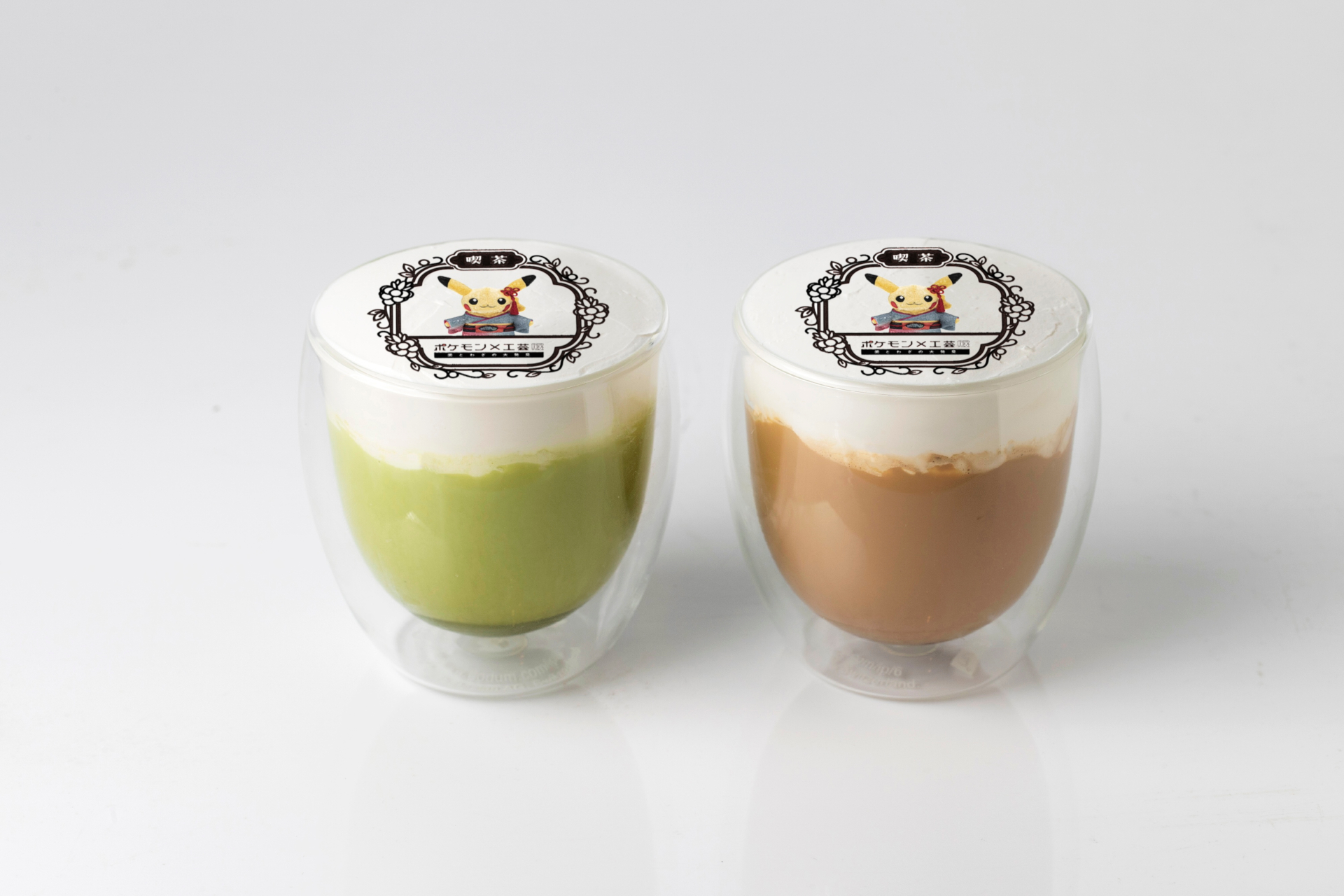 「ポケモン×工芸展 特製ピカチュウラテ　（カフェラテ・抹茶ラテ）」（通期）990円