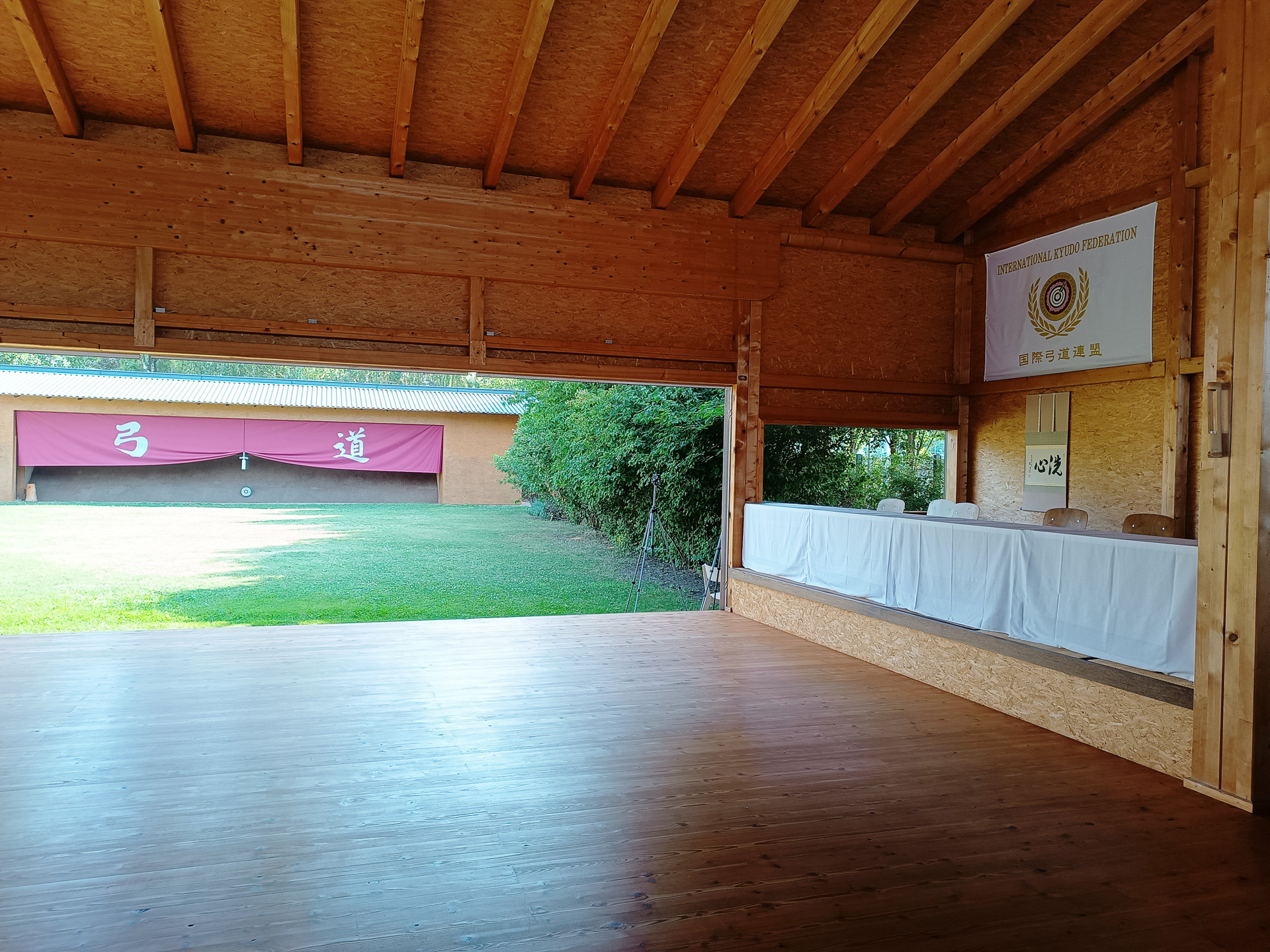 ウィーンにある立派な弓道場。実り多い講習会でしたが、半屋外なので、終日サウナにいるような気分でした