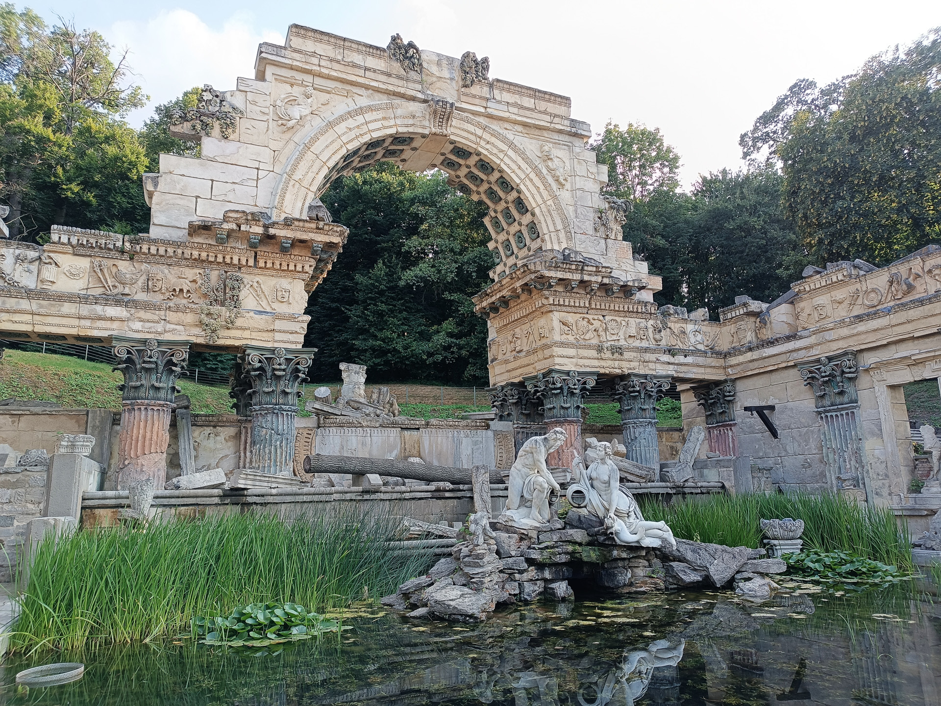 女帝マリア・テレジア治世のときに完成したシェーンブルン宮殿。宮殿の黄色はマリア・テレジア・イエローともいうのだそうです