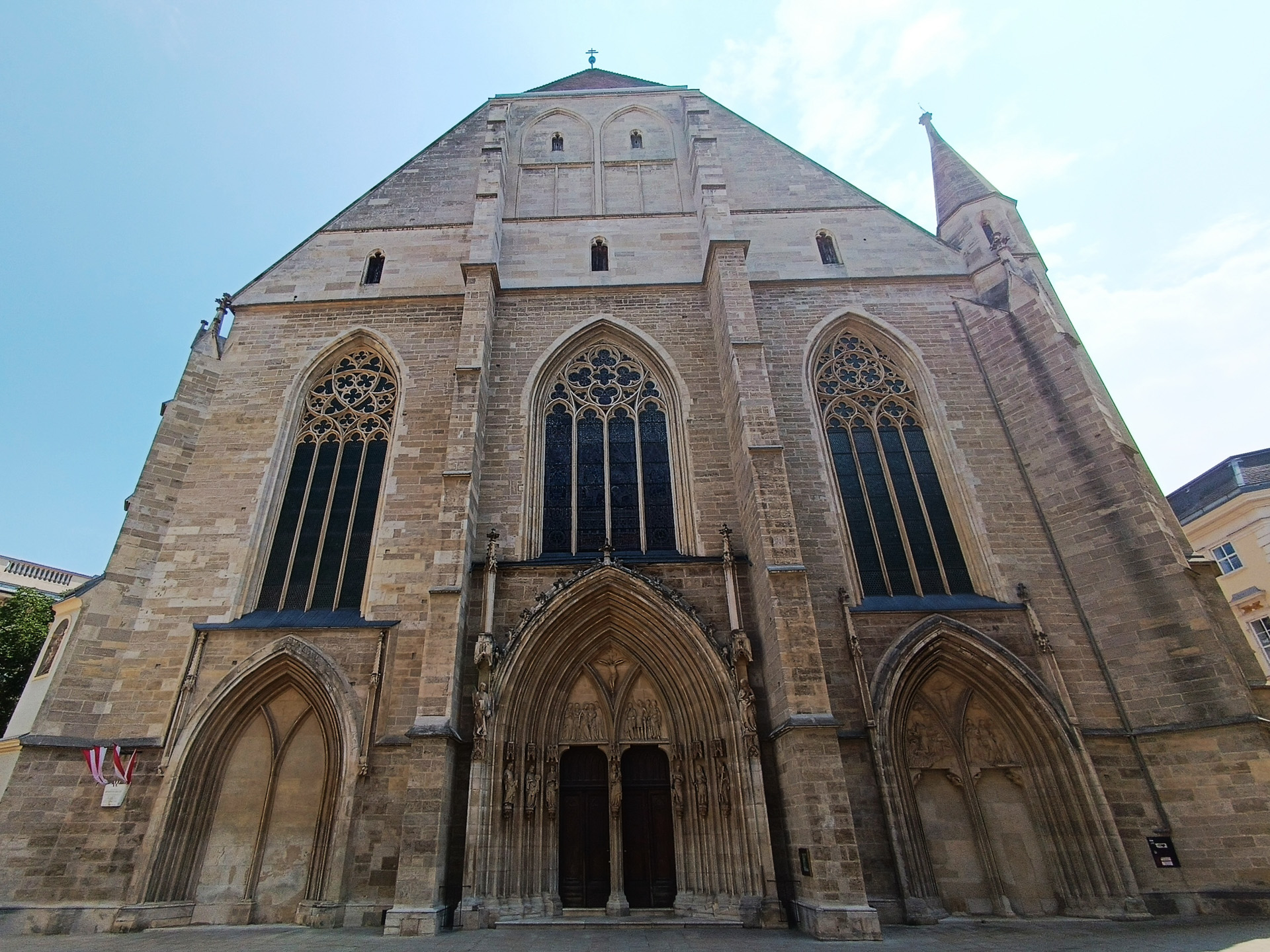 ミノリーテン教会にはレオナルド・ダ・ヴィンチ「最後の晩餐」と同サイズのコピーがあります。モザイク画なので鮮やか