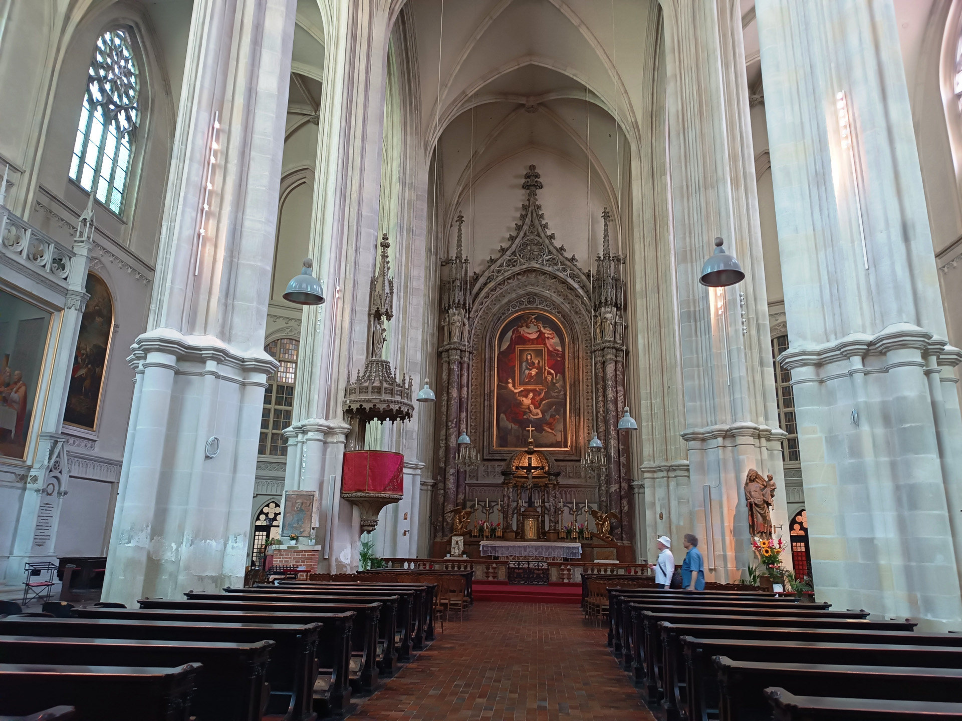 ミノリーテン教会にはレオナルド・ダ・ヴィンチ「最後の晩餐」と同サイズのコピーがあります。モザイク画なので鮮やか