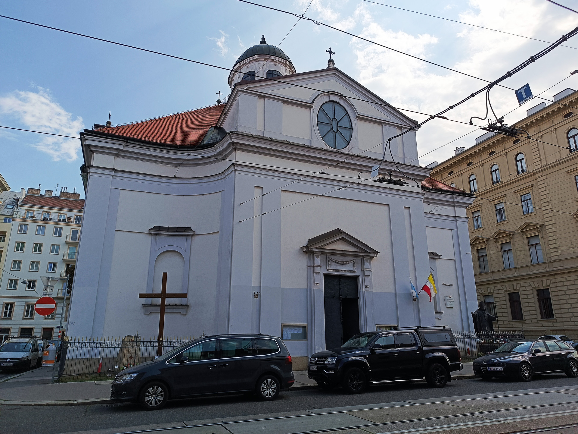 ヨハネ・パウロ二世によって奉献された<a href="http://www.kosciol.at" class="n" target="_blank">小さな教会</a>。ポーランドコミュニティのためにポーランド語でのミサも行なわれているそうです