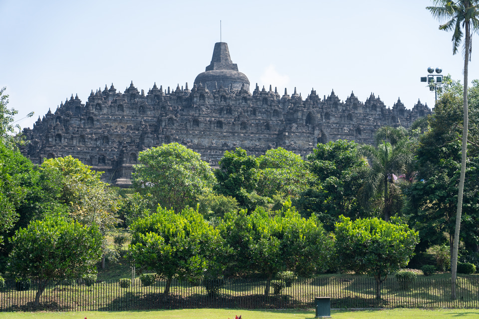 古都ジョグジャカルタの世界遺産ボロブドゥール寺院へ。“それ自体が