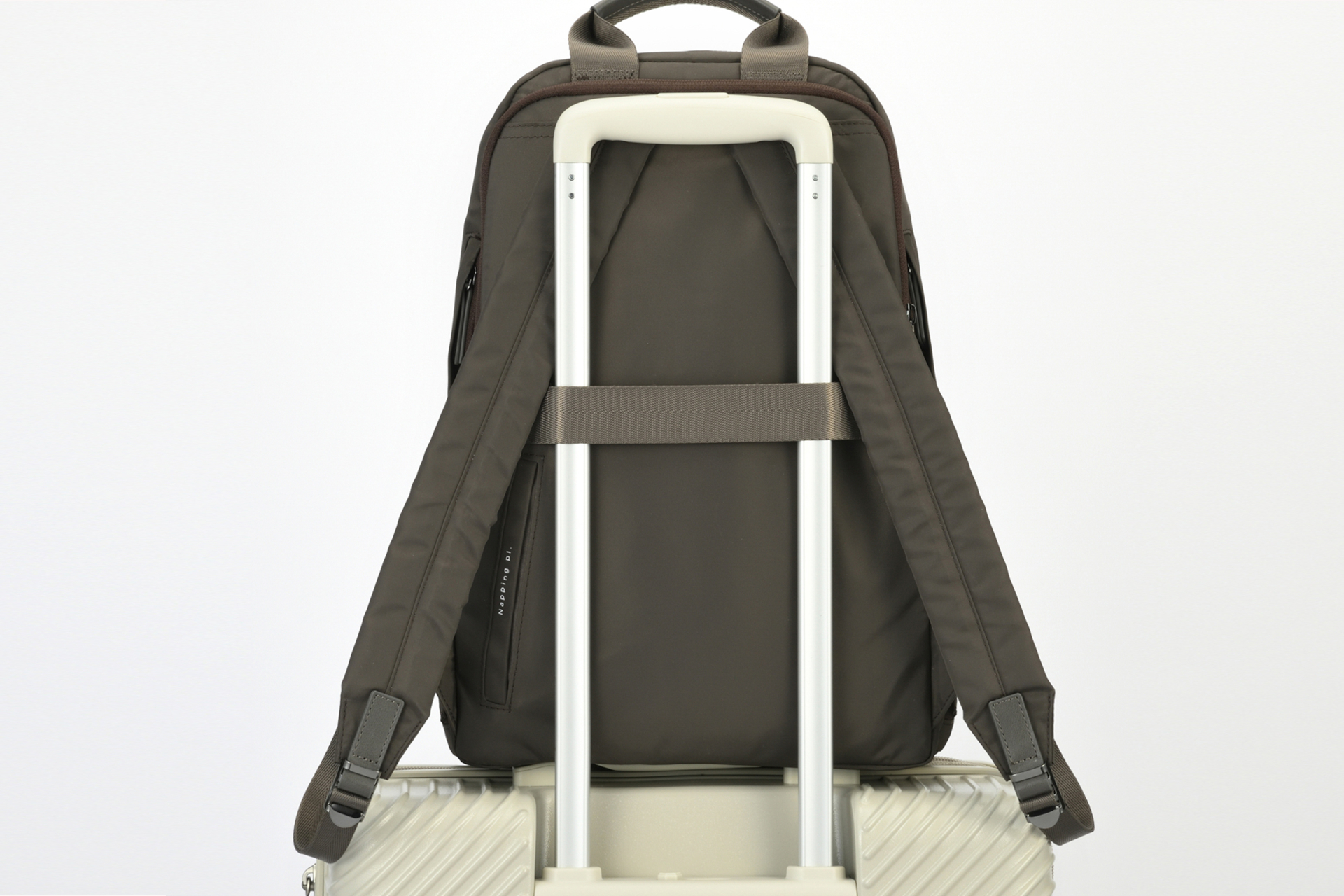 スーツケースに固定できる「ケースセットアップ」機能