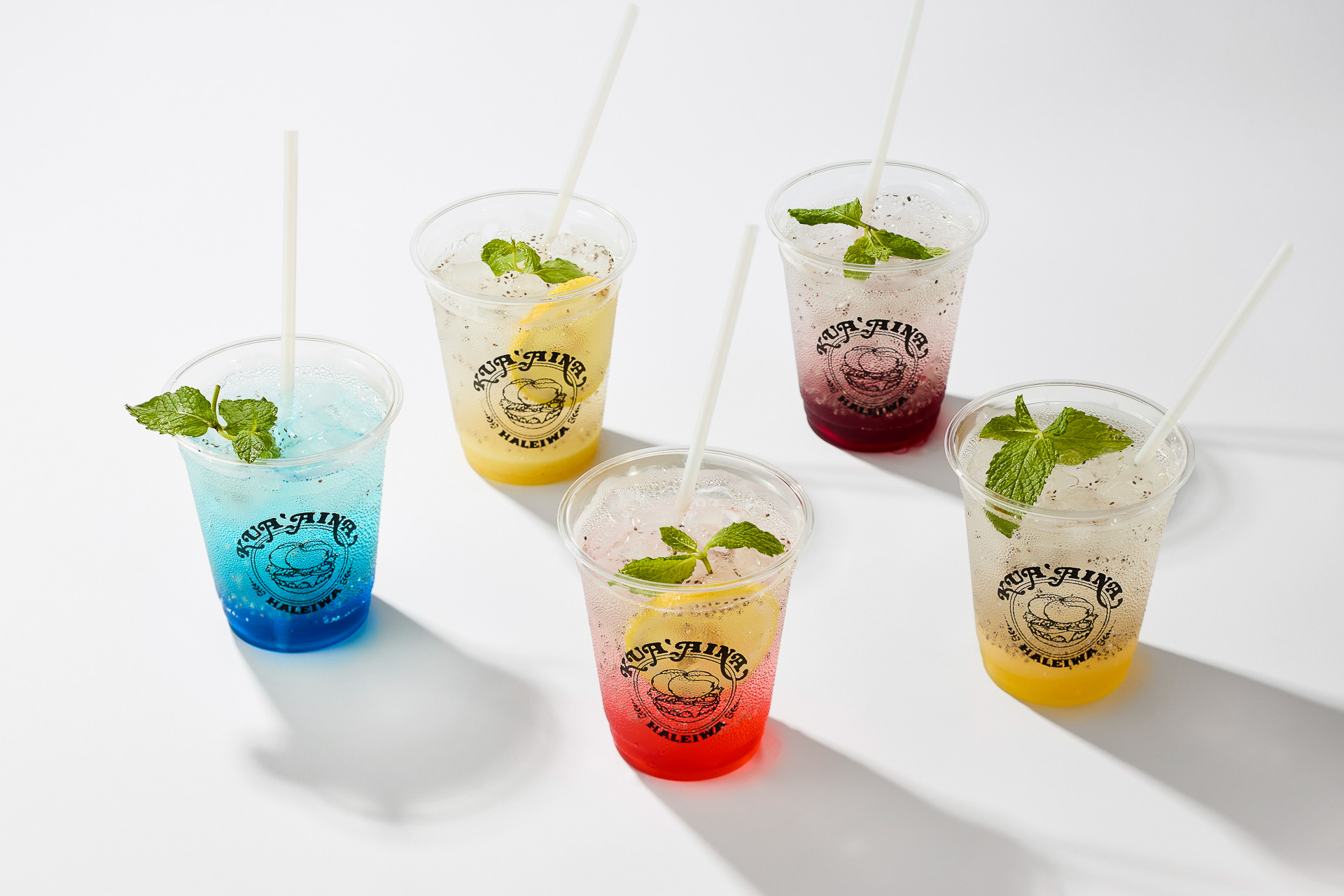 クアアイナ「ハワイアンチアソーダ」（各450円）