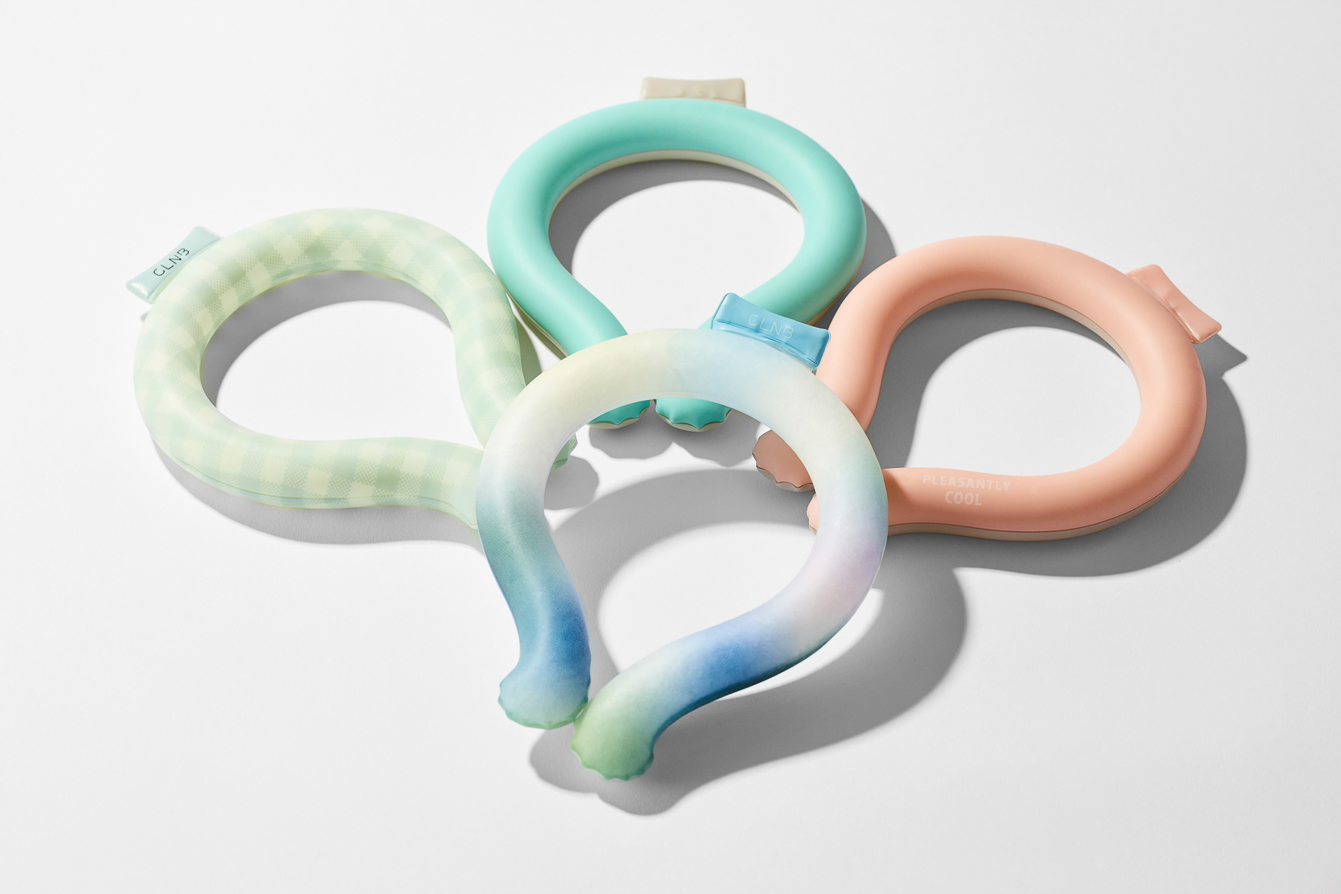 3COINS＋plus「クールネックバンド」（各880円）