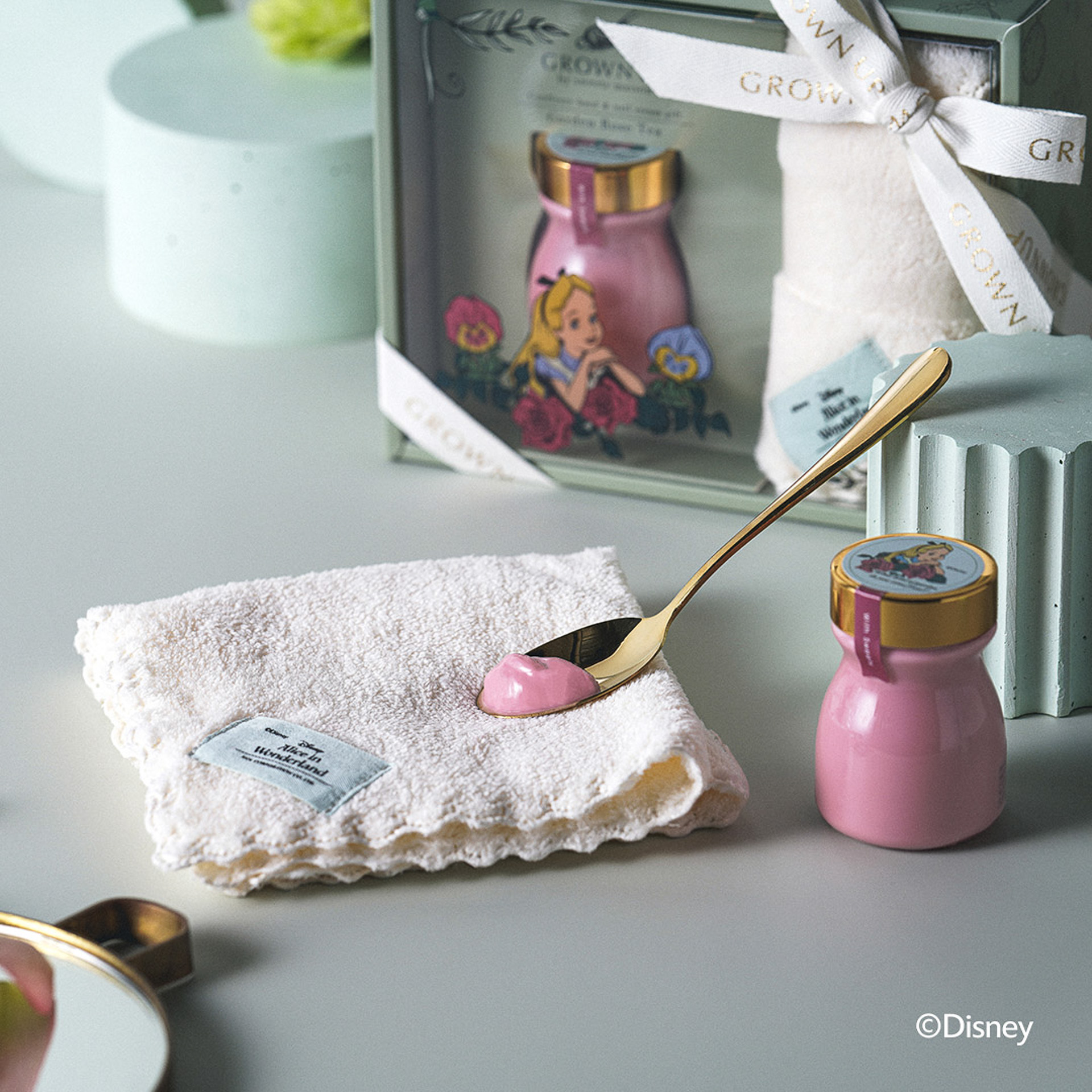 「コンフィチュールハンド＆ネイルクリームギフト」（2200円）