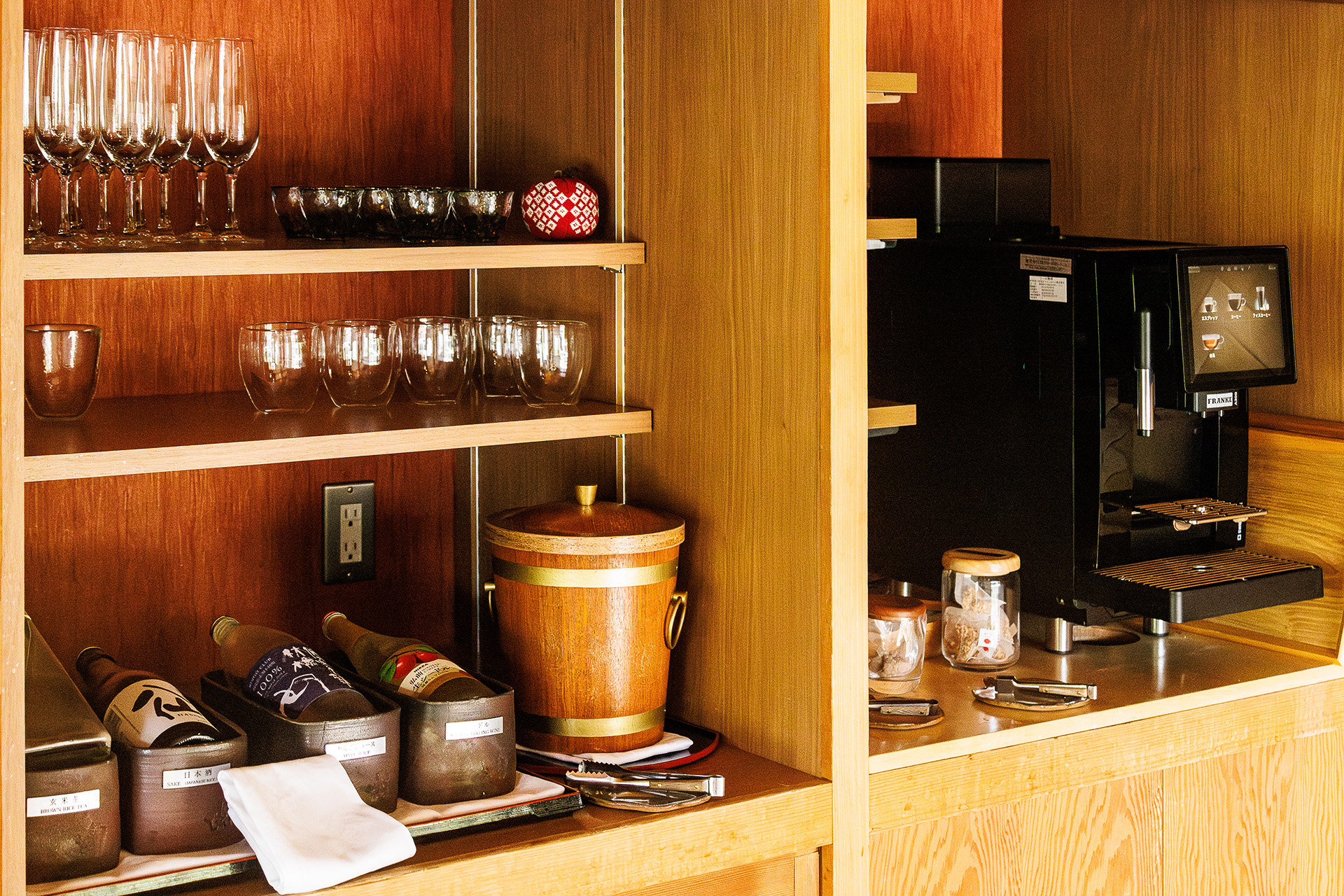 自由に飲めるドリンクサーバー