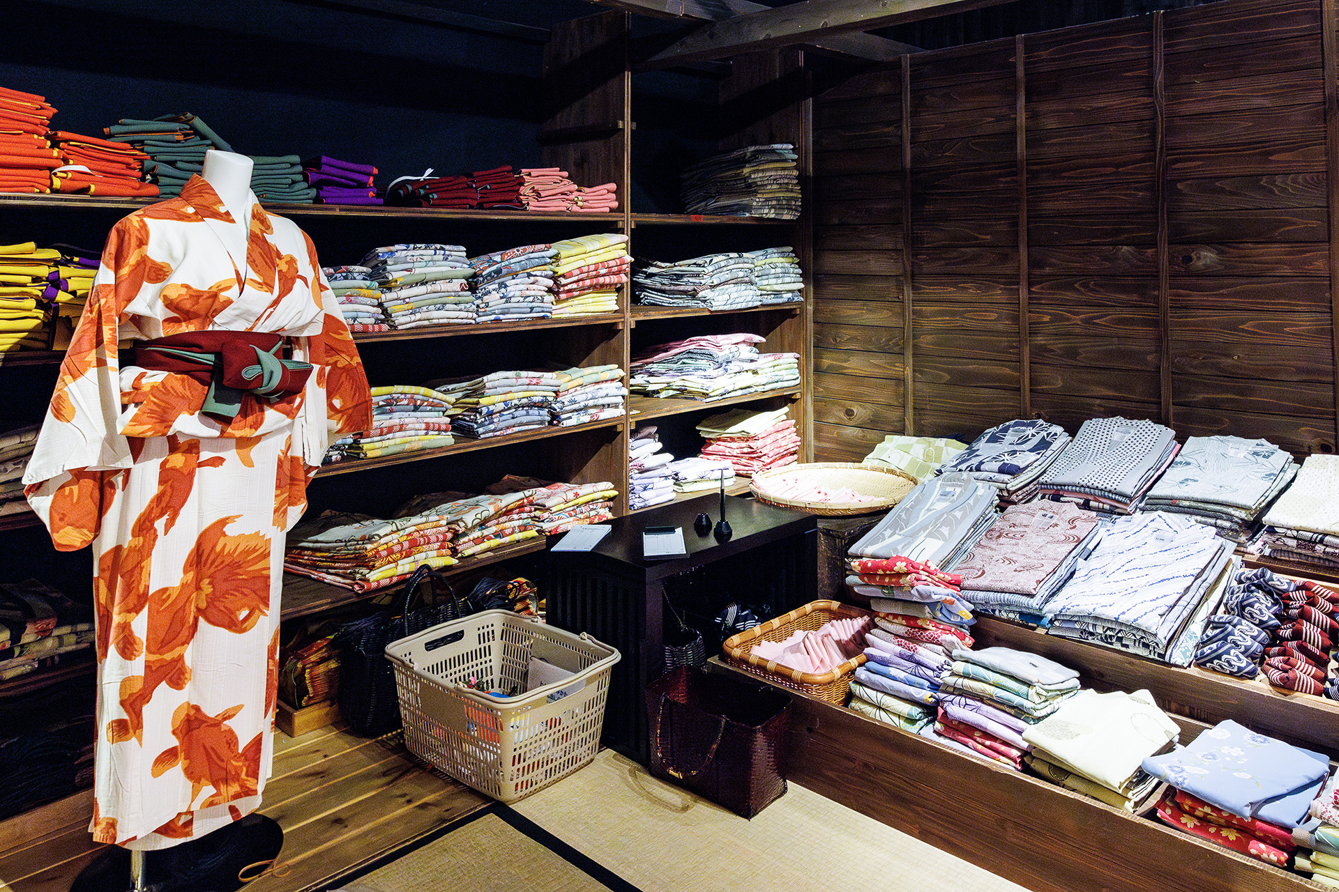 「浴衣処いろは」ではいろいろな柄の浴衣をレンタルできる