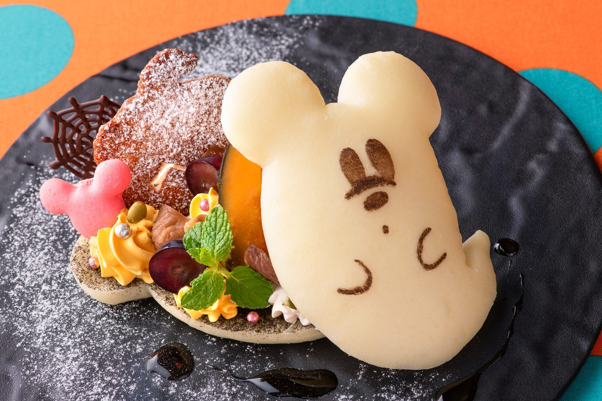 「“ディズニー・ハロウィーン”スペシャルセット」はゴーストシェイプのサンドがポイント