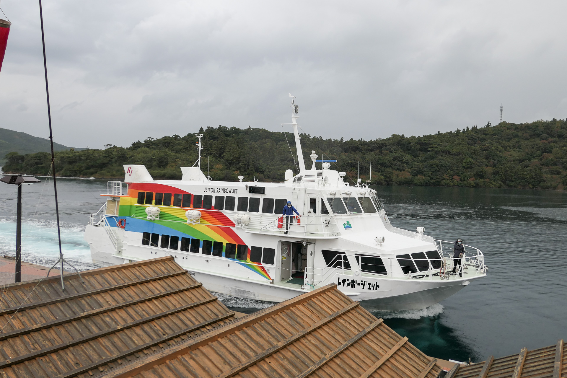 国内のジェットフォイル就航は数多い。写真は隠岐島のジェットフォイル「レインボージェット」