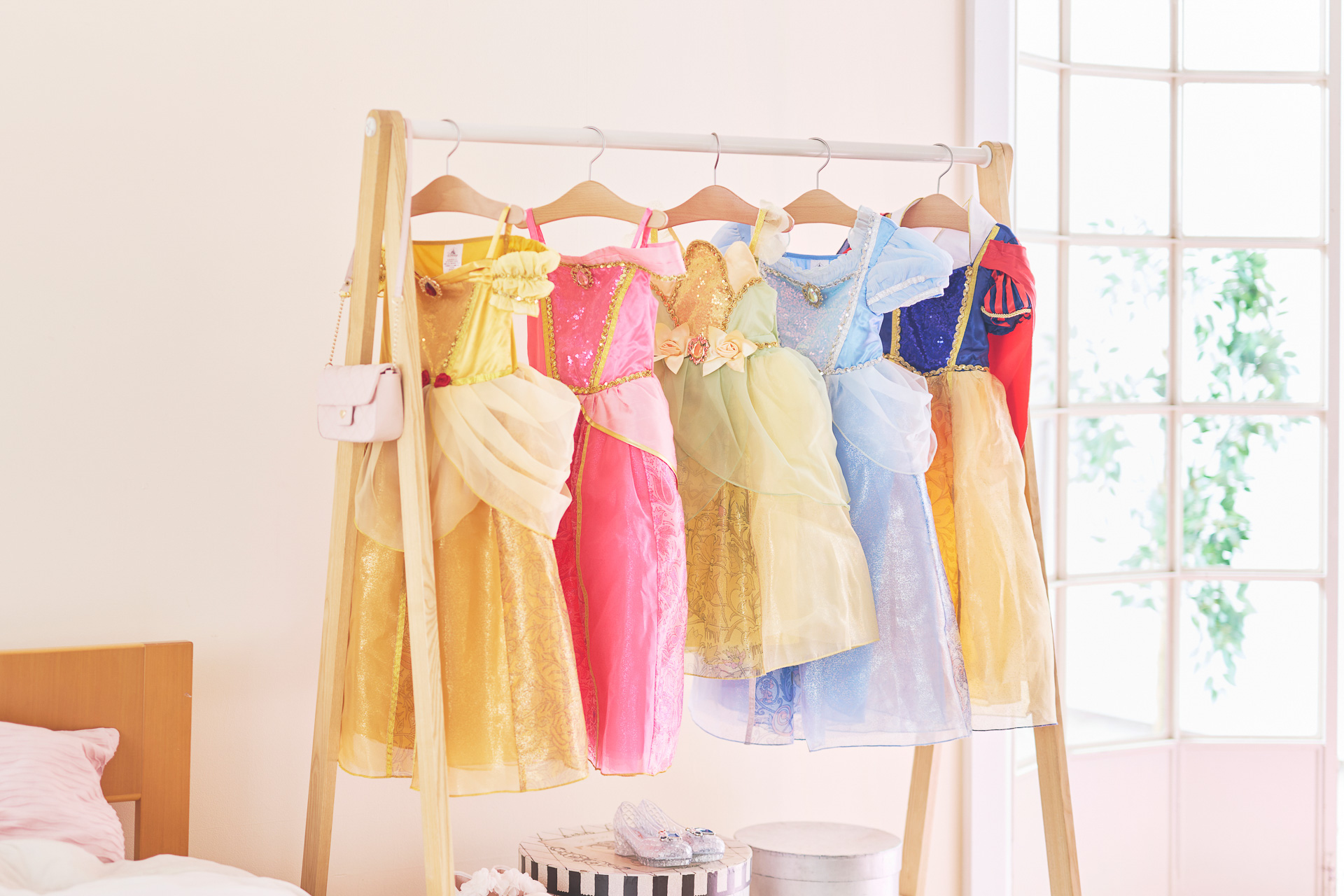 ディズニーストアより、ディズニープリンセスのドレスを再現した子供向けコスチュームを発売開始した