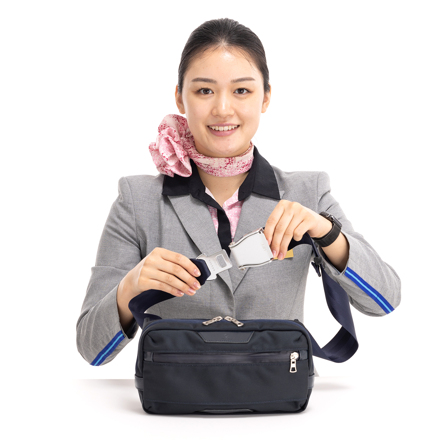 ショルダーベルトにはシートベルトバックルを使用