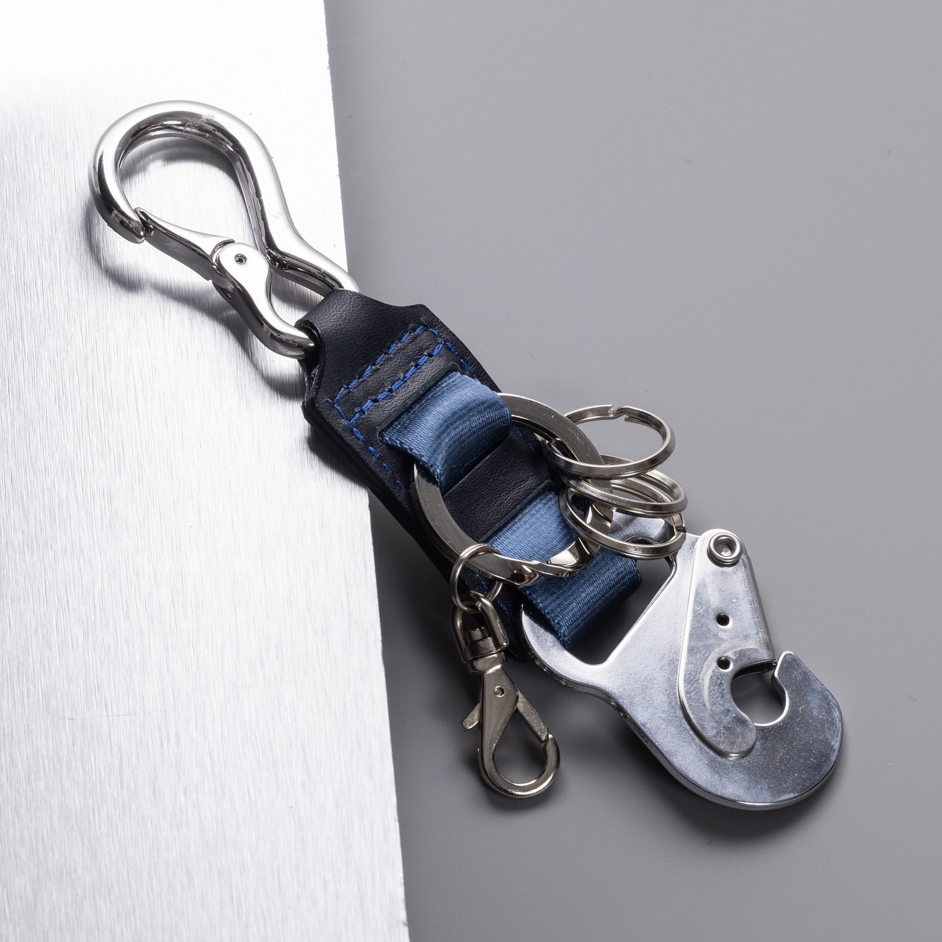 シートベルトバックル キーホルダー（9900円）