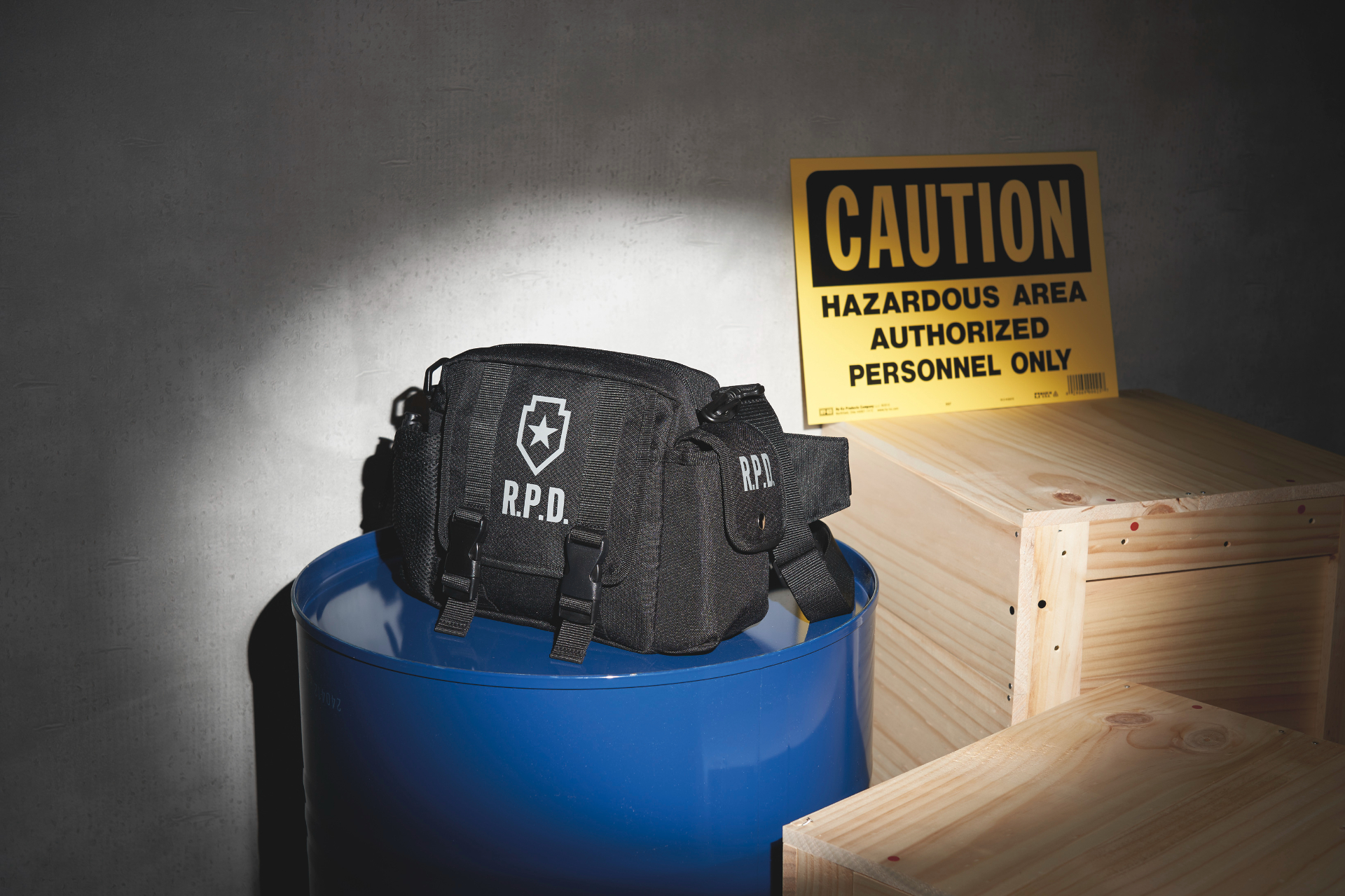 ラクーン市警察署「R.P.D.」のサイドパックをイメージした「3WAYバッグ」はマルチに使えるアイテム