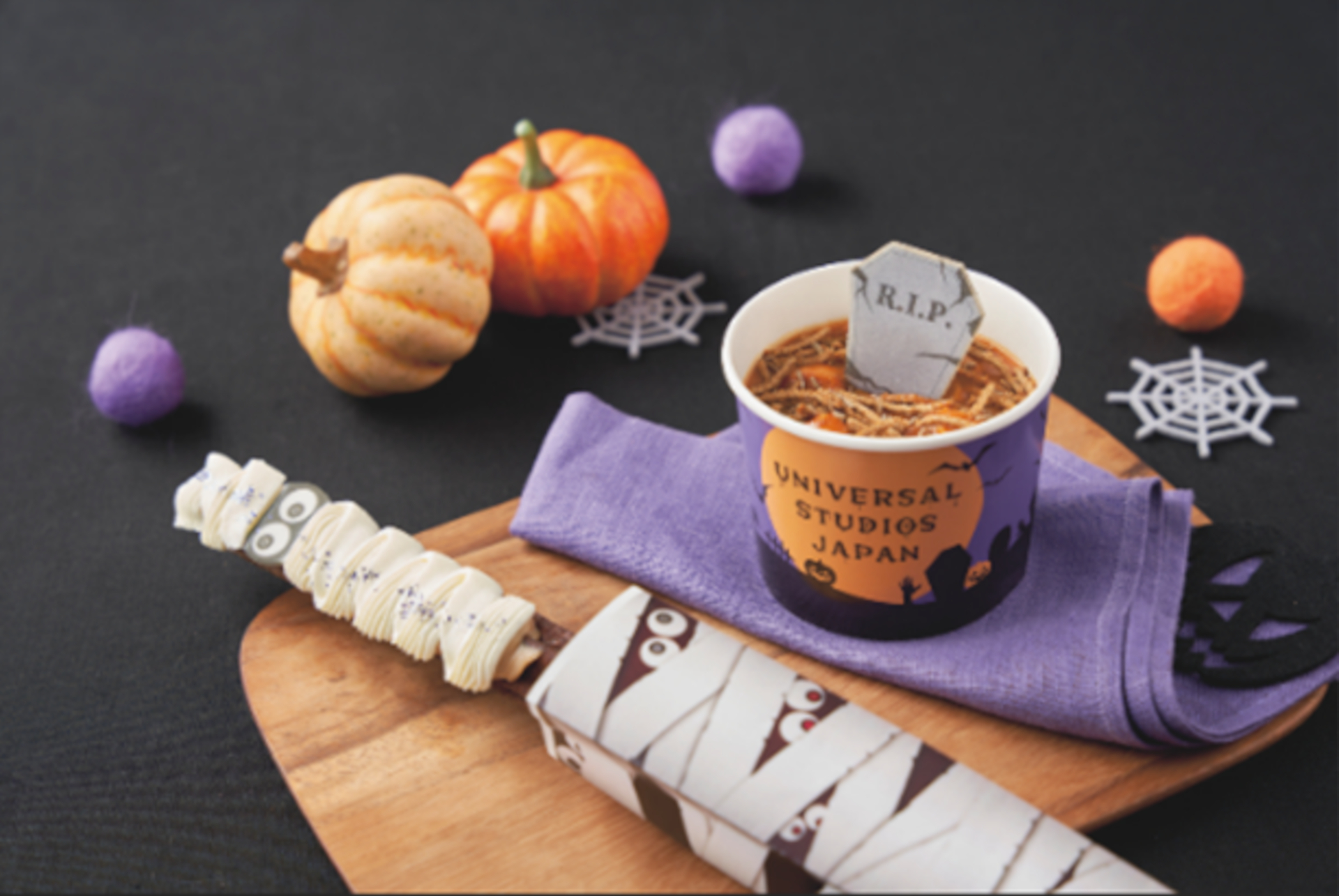 「“Mummy”ドルチェ・チュリトス～ティラミス～」と「“Haunted”バターチキン・カレー」