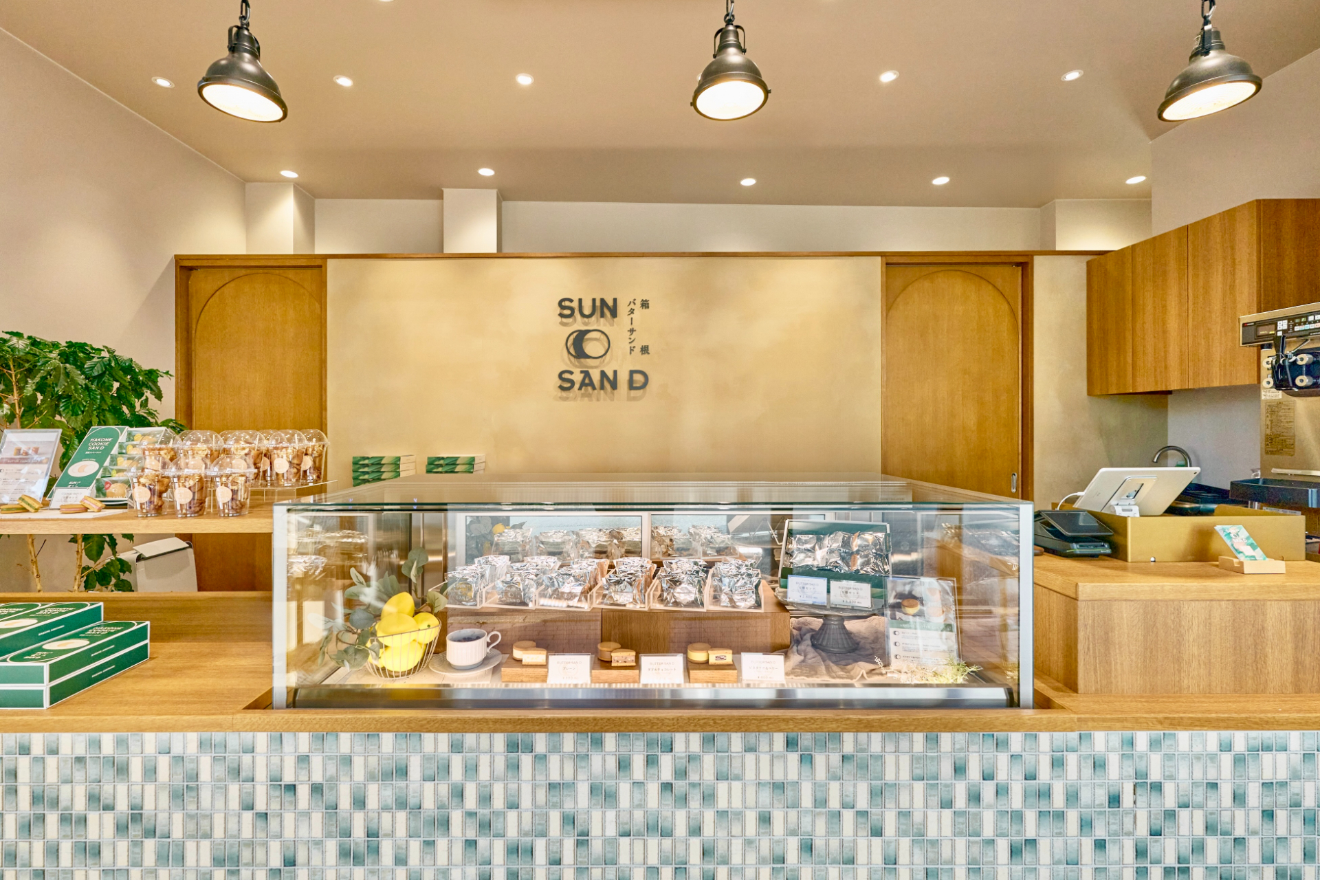 同社が展開する箱根初のバターサンド専門店「SUN SAN D」も芦ノ湖畔に