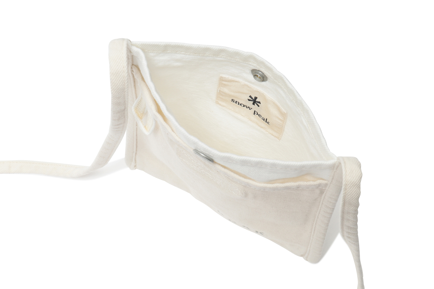 携帯や小物を入れるのに便利なサイズの縦長サコッシュ