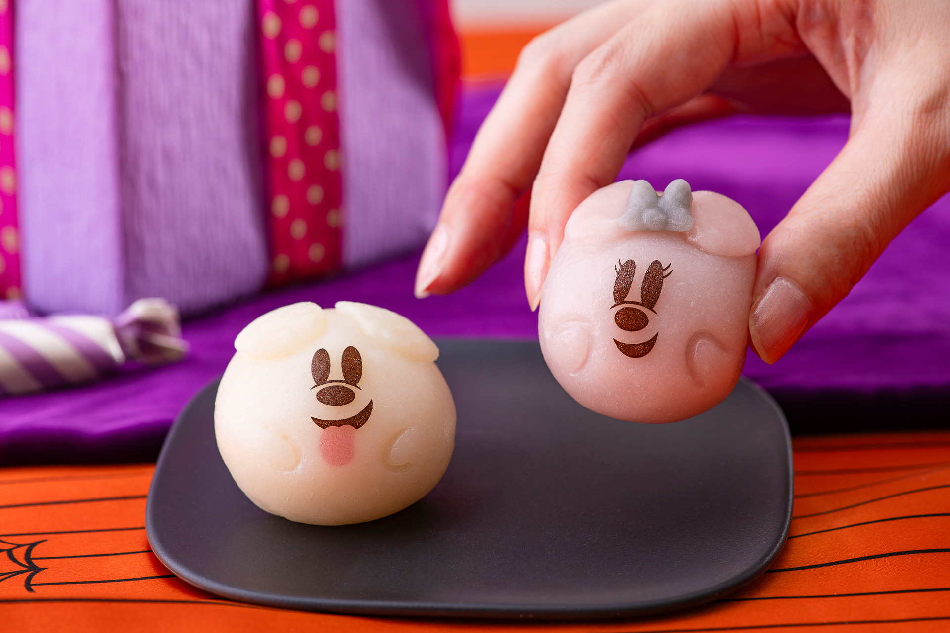 もっちもち生地に、キャラメル味またはミルク味のクリーム入り