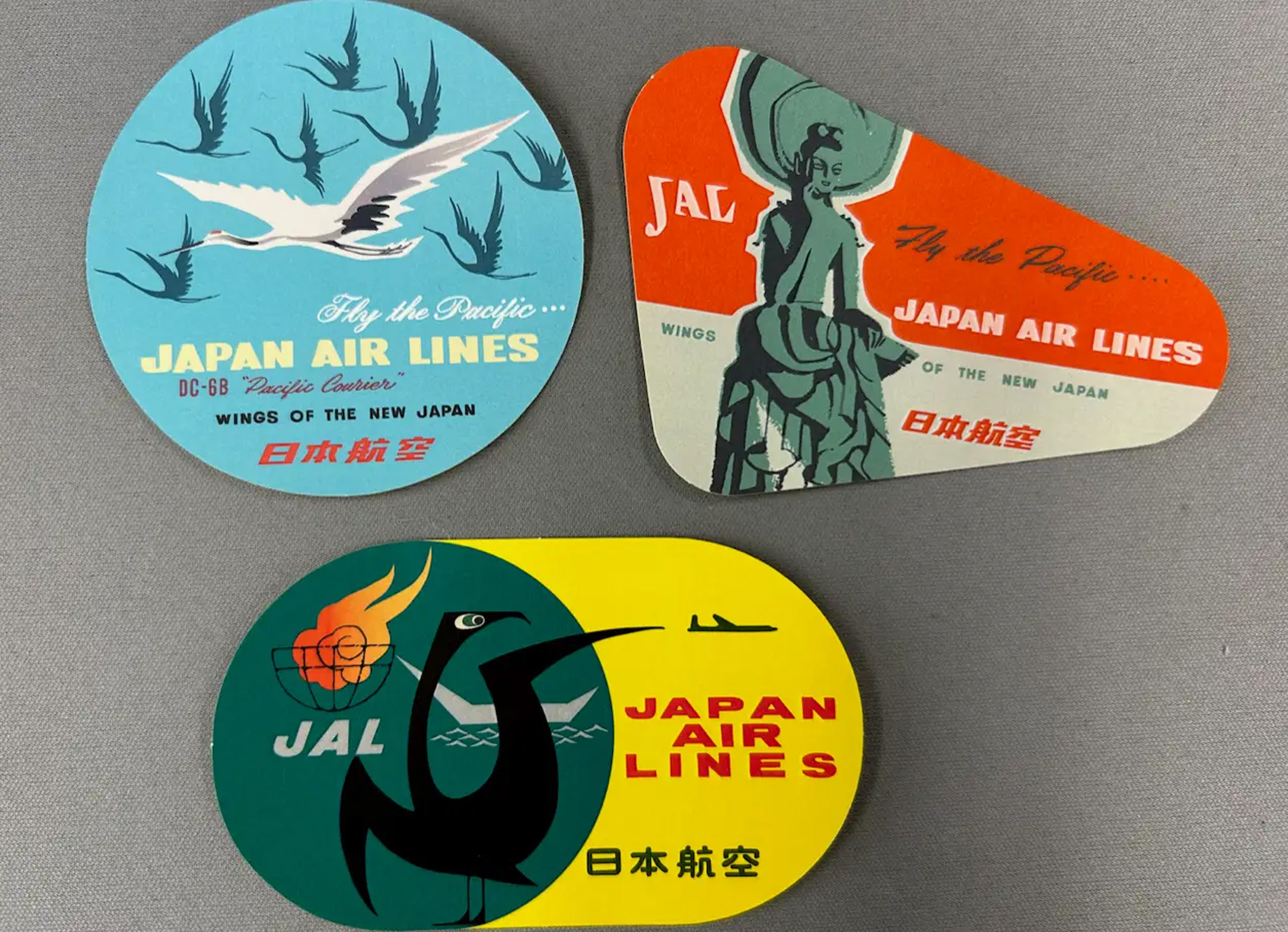 70年前のデザインを復刻したステッカー3種をノベルティに追加