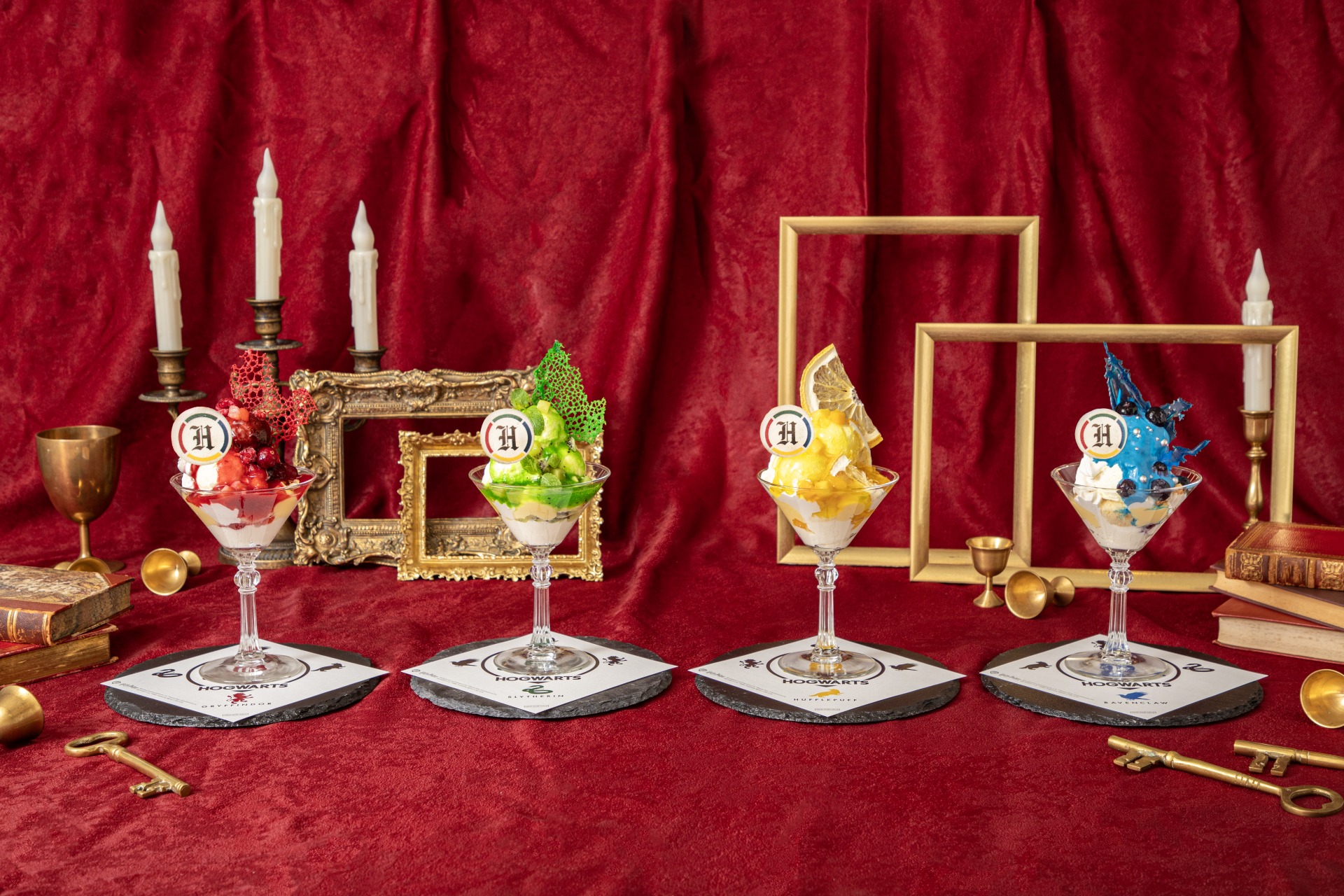 「Harry Potter Cafe」で8月30日から順次提供開始する4種類のカラフルなパフェ