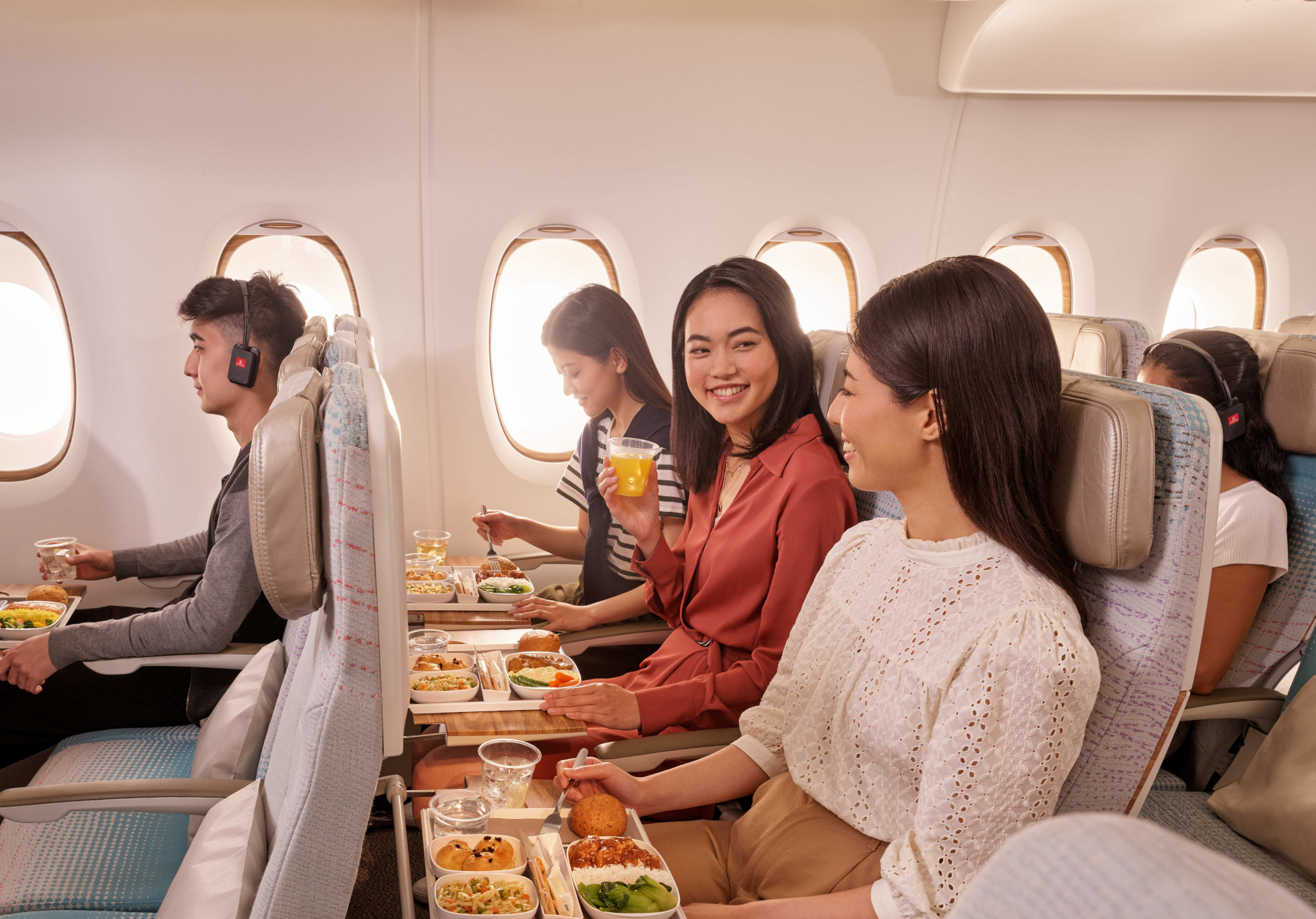 エミレーツ航空は、16歳～31歳の全日制の学生を対象に学割運賃を提供することを発表