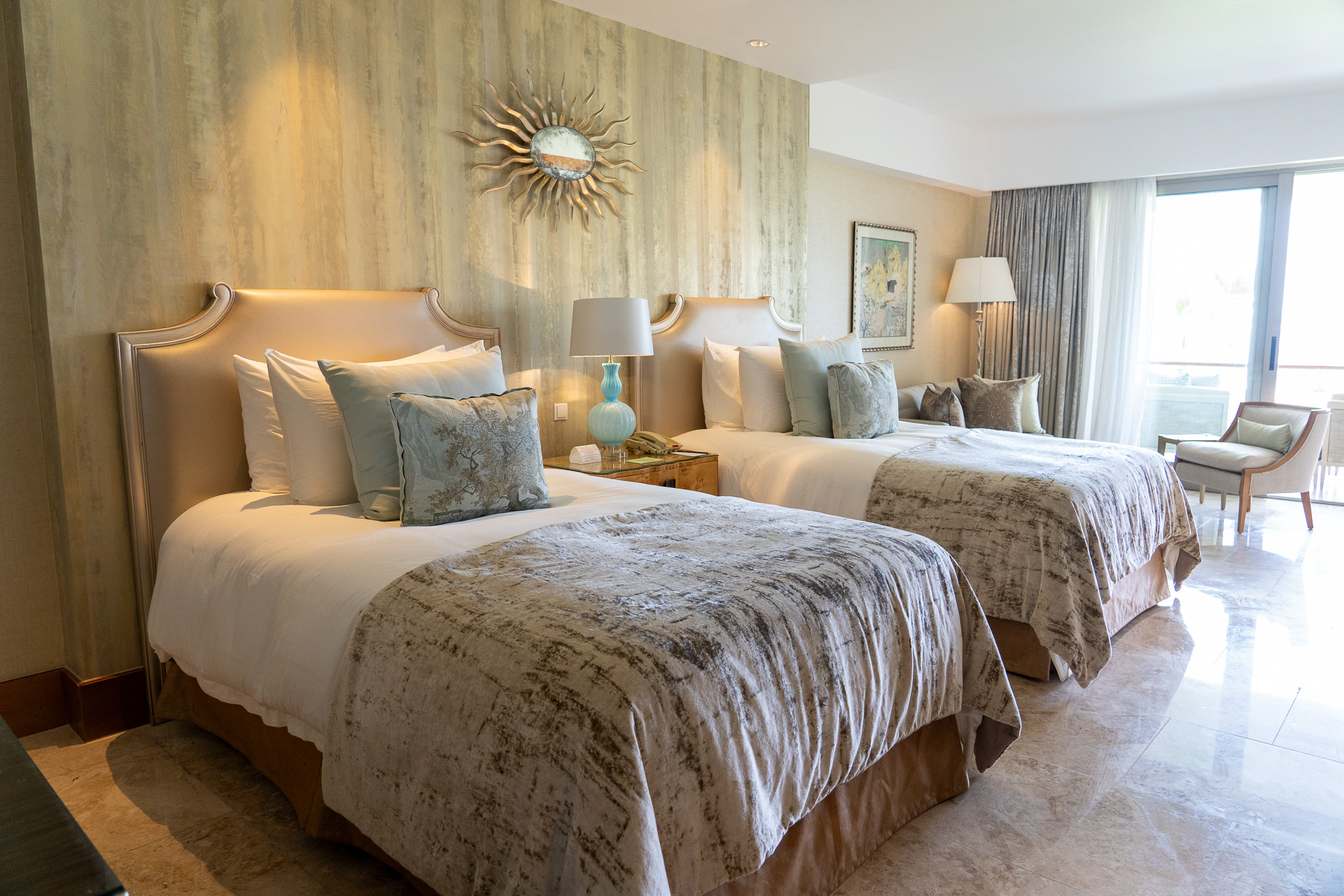 ワンベッドルームのジュニアスイート「ロイヤルスイートビーチフロント」