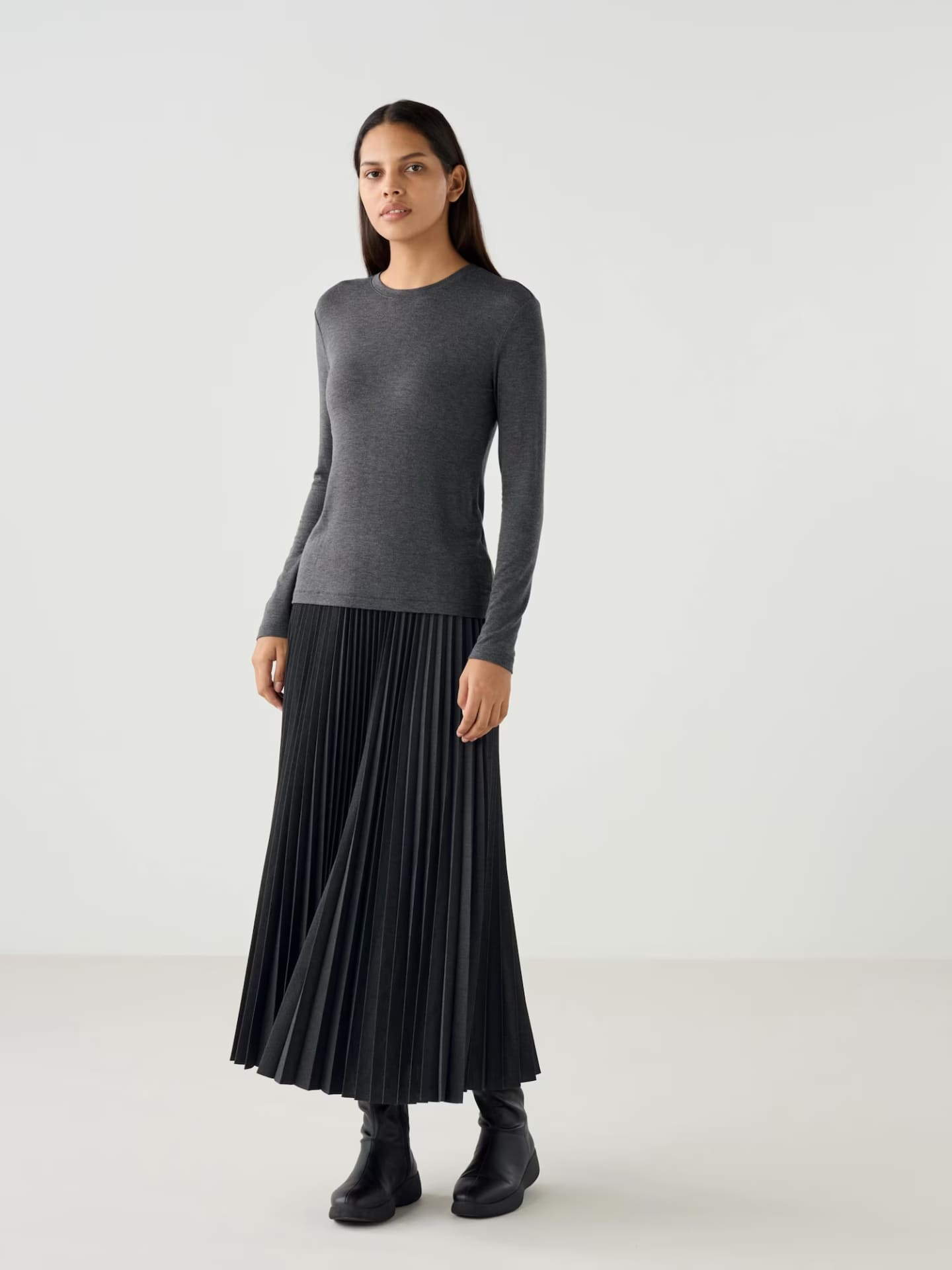 「極暖ヒートテックカシミヤブレンドクルーネックT」は全5色展開