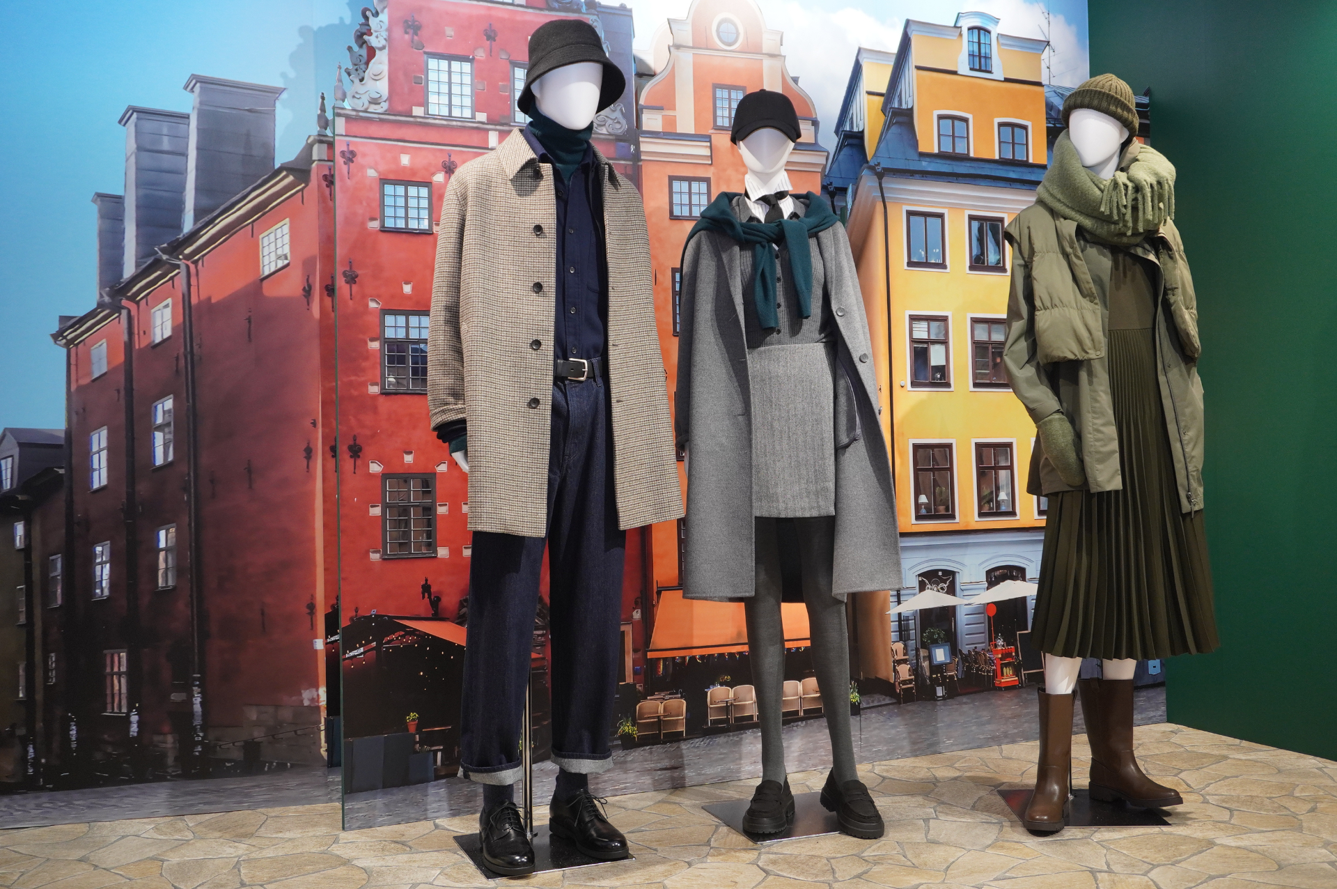 冬は、北欧の都市ストックホルムをテーマにコーディネイト。都会的な着こなしから、郊外の森へ足をのばすと広がる雪の世界。機能性アイテムをお洒落に着こなす