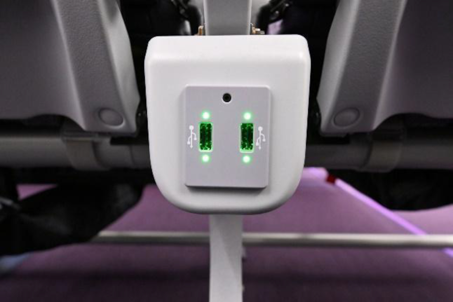 全席に充電用USBポート