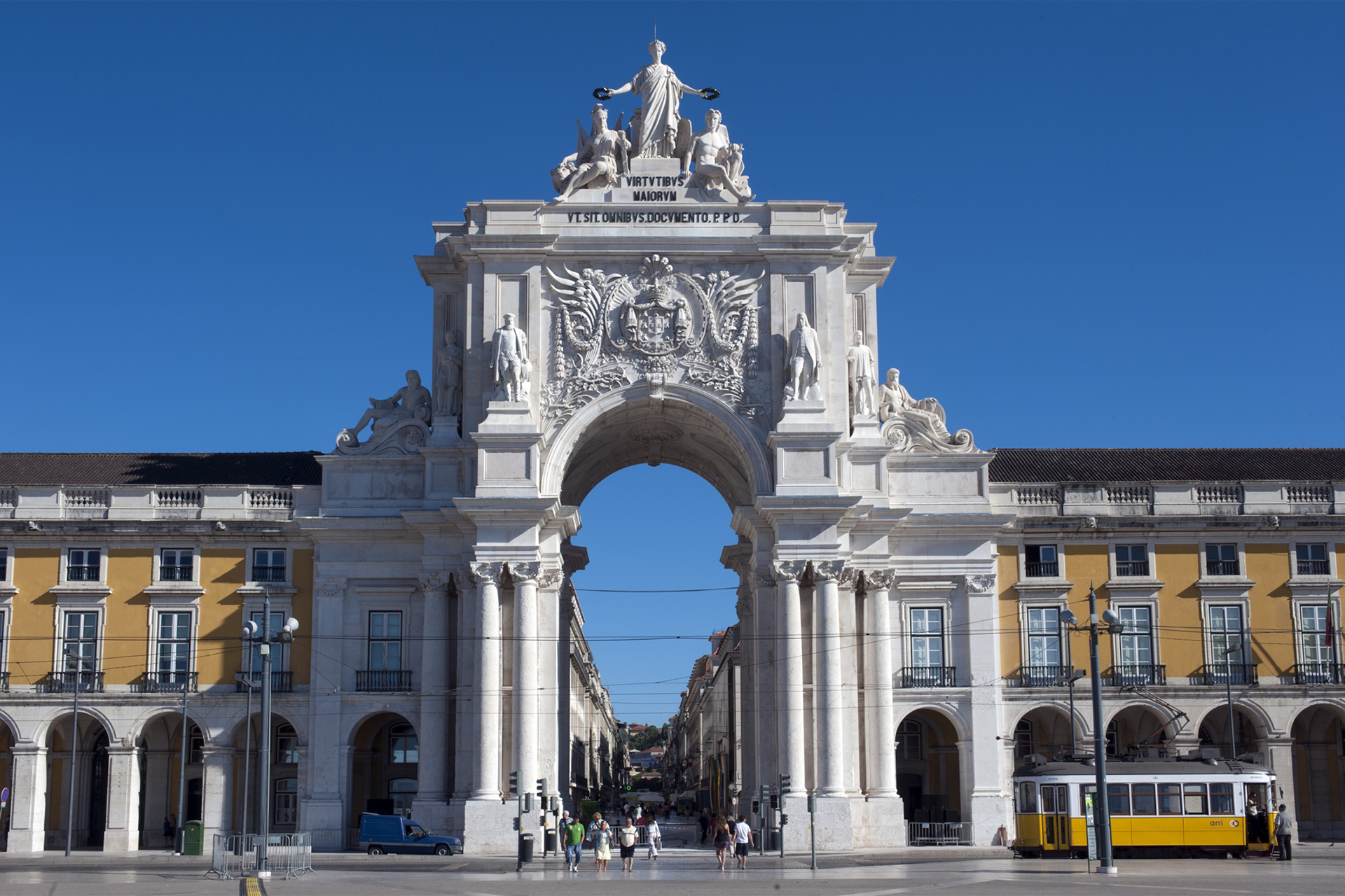 コルメシオ広場（&copy;Turismo Lisboa）
