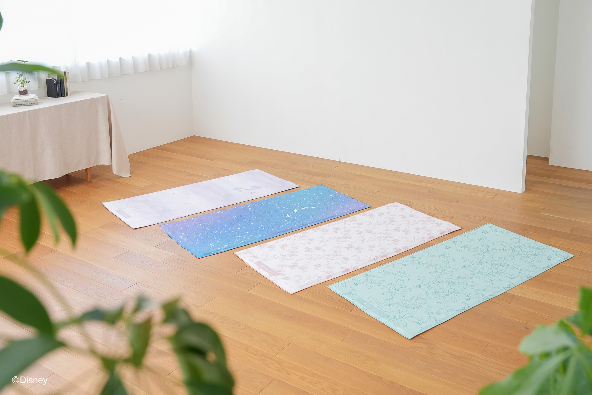 「プリントヨギラグ」（各9900円）