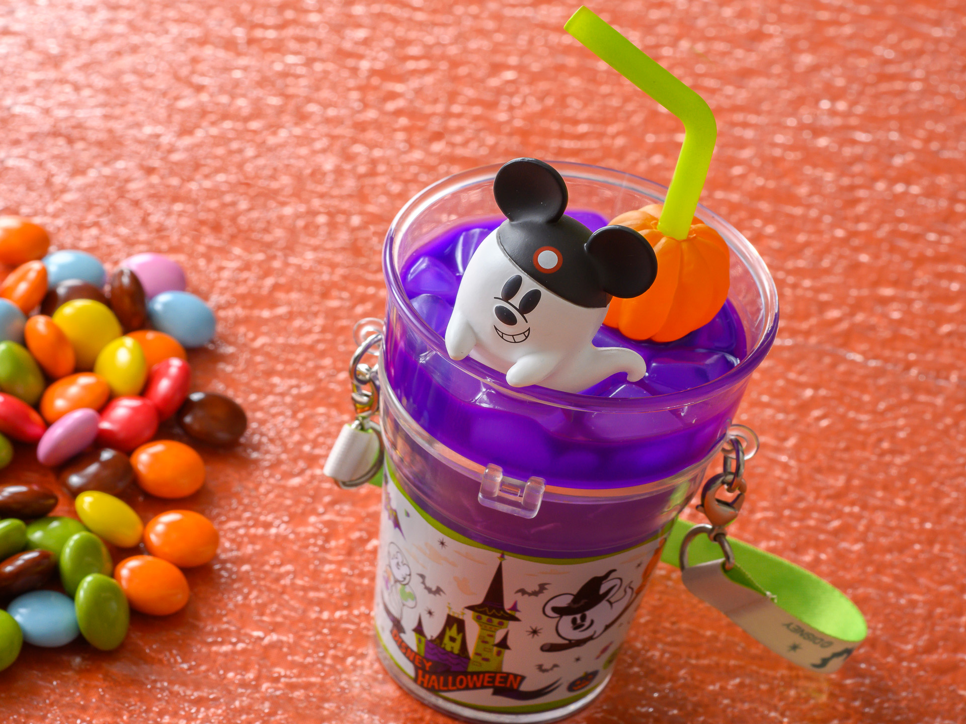 「カラフルチョコレート、ミニスナックケース付き」（1300円）