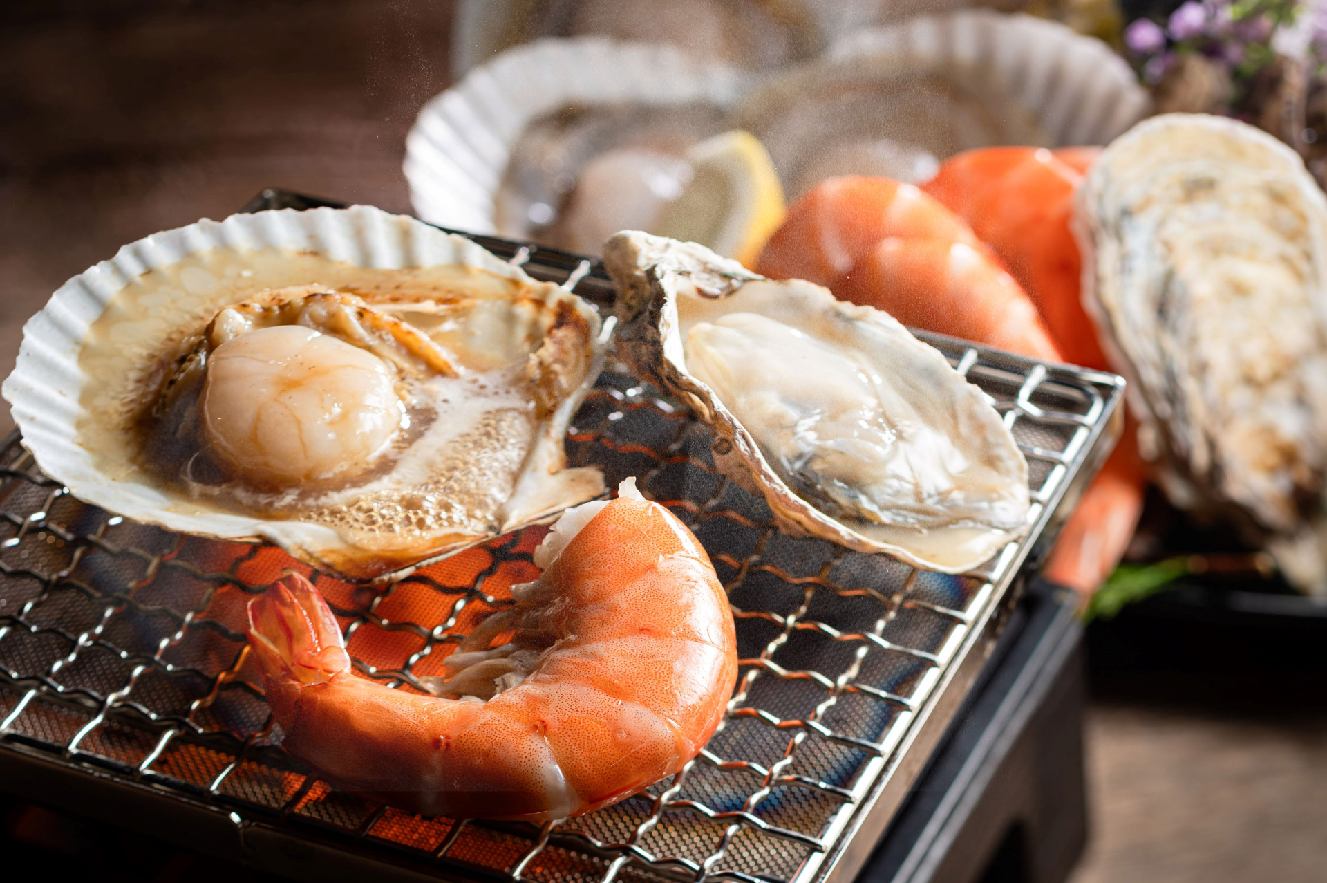 メニューが豪華になった夕食・朝食バイキング。焼きたてステーキやご当地グルメ、季節限定グルメも登場