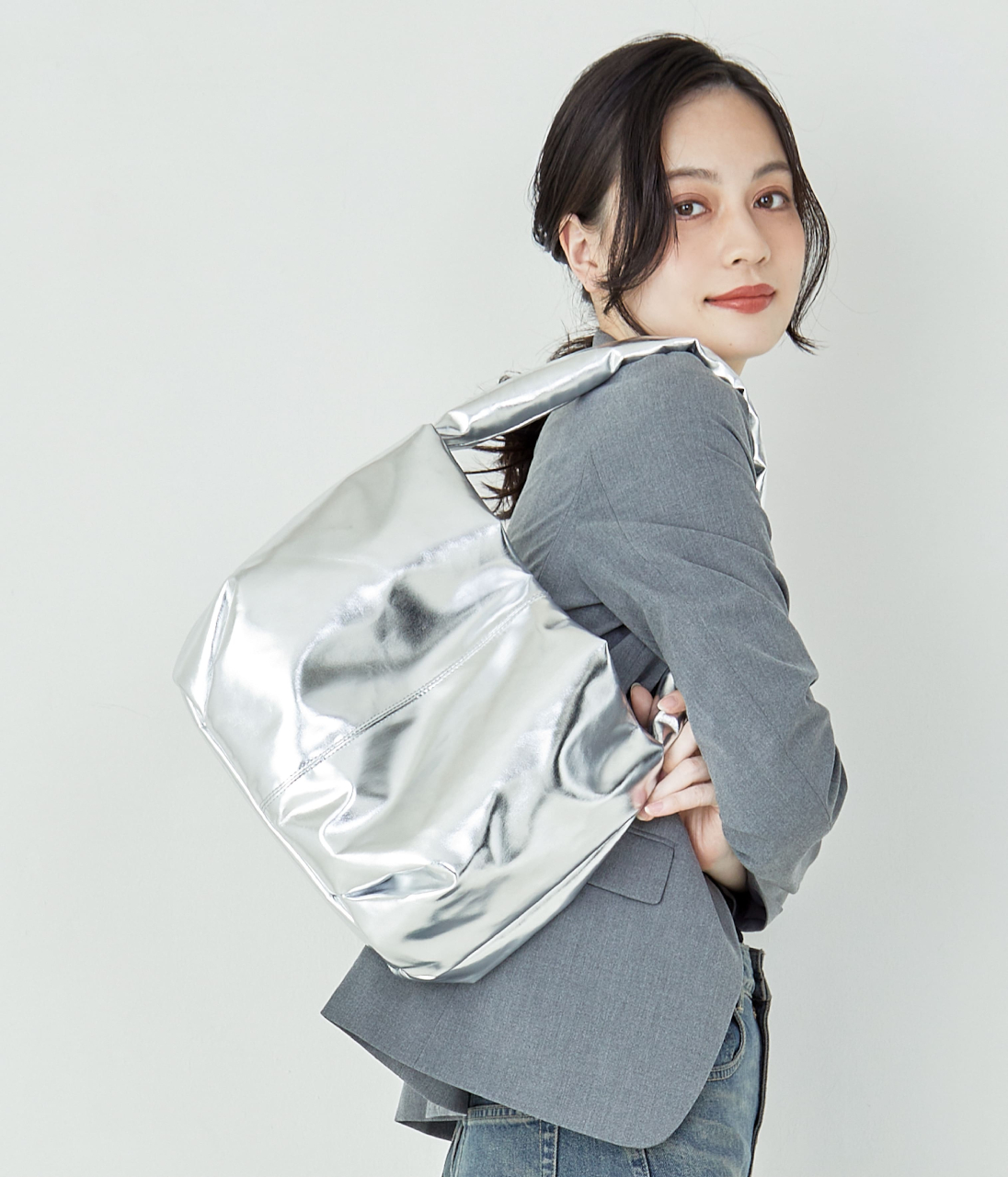 「ラウンドバッグ」（1980円）