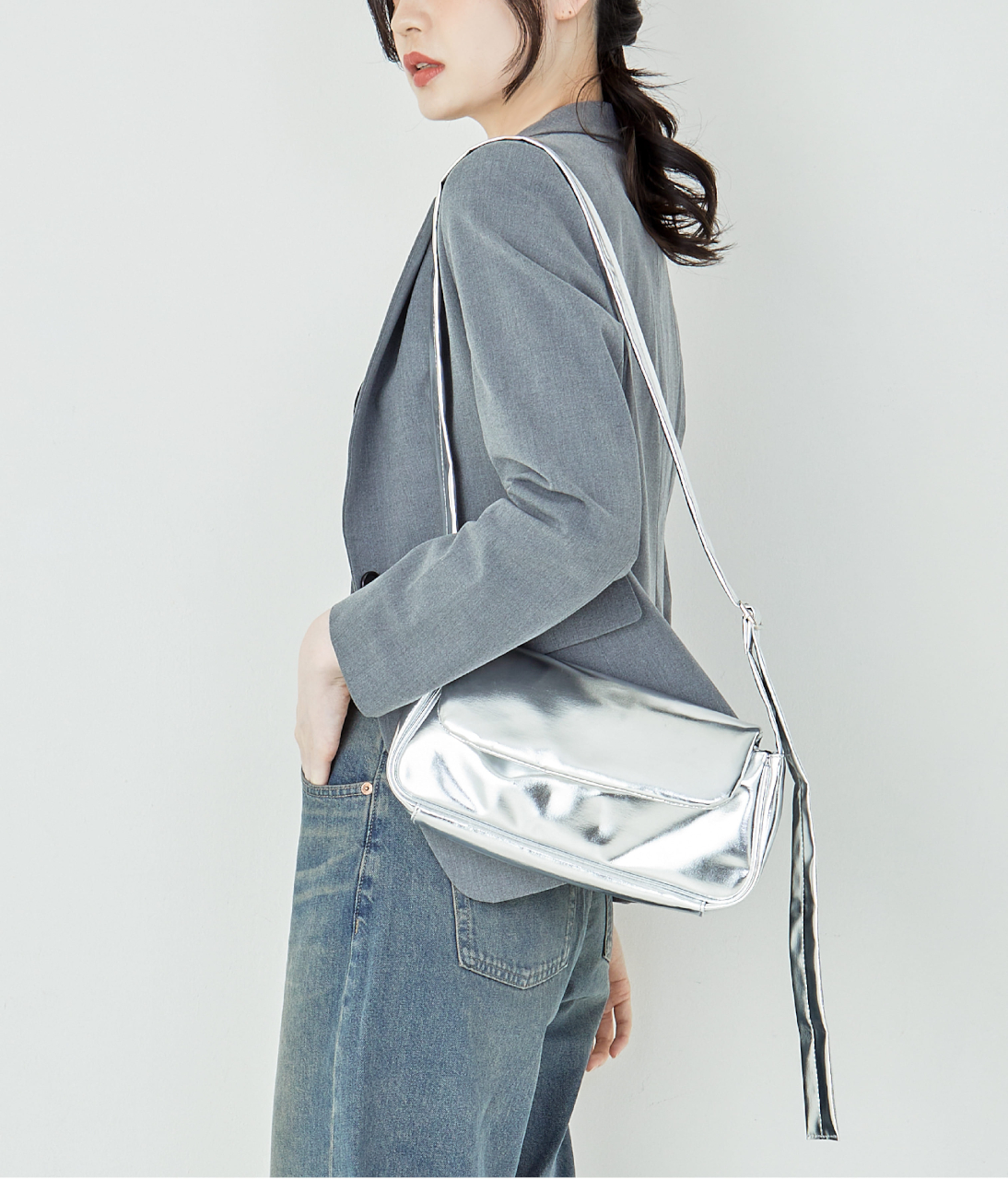 「スクエアショルダーバッグ」（1650円）